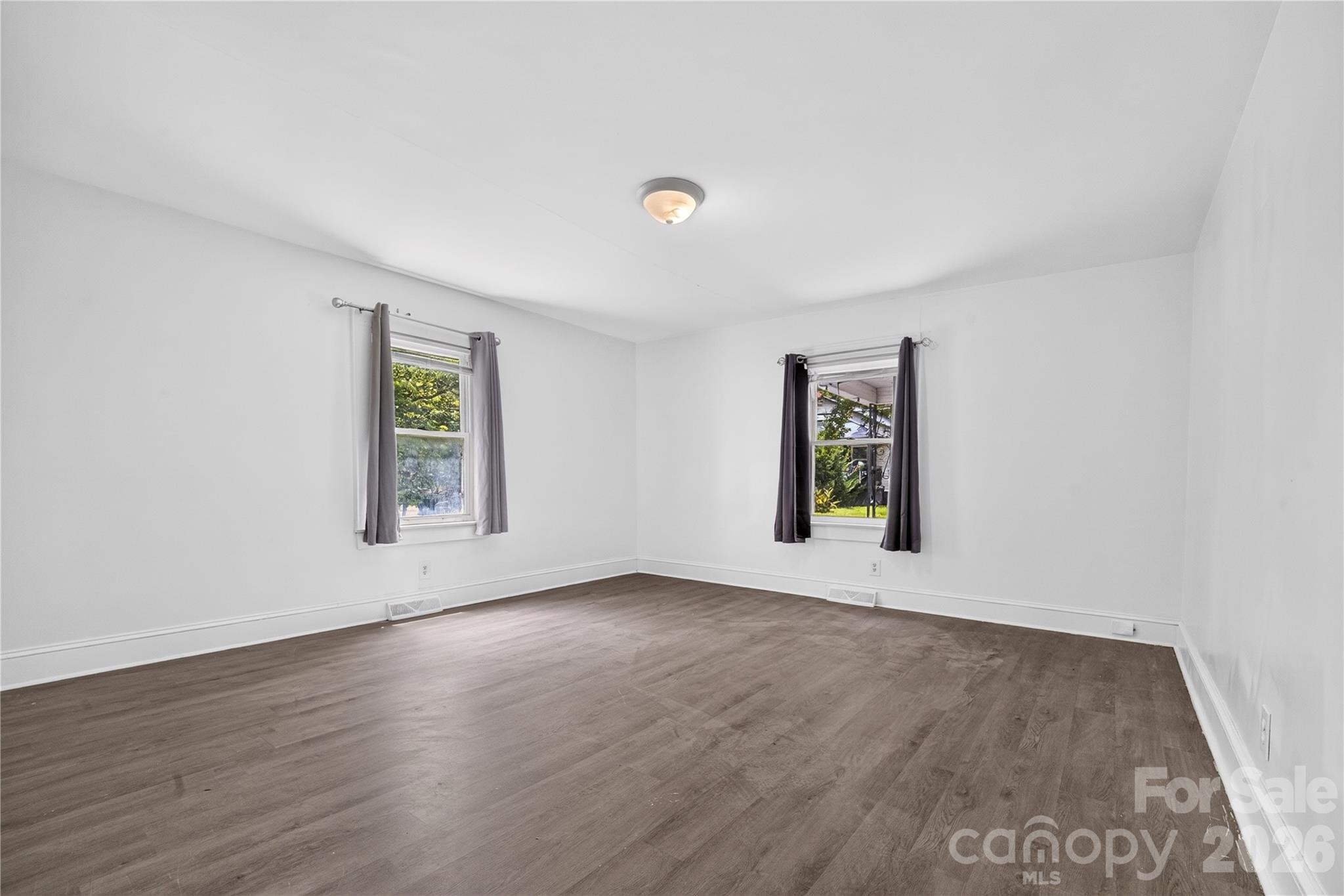 Main bedroom - 216 W Shannonhouse Street, Shelby