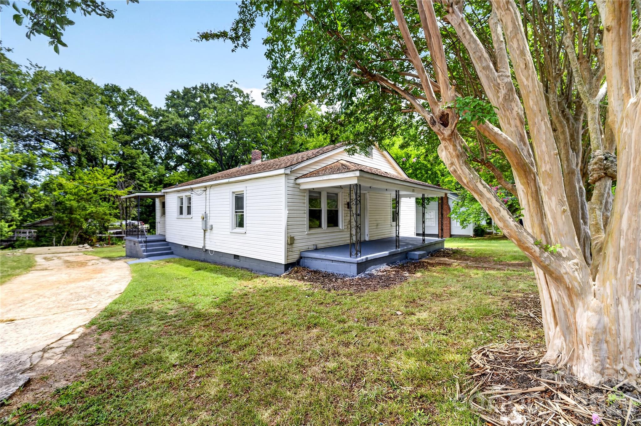 Single Family Residence at 216 W Shannonhouse Street, Shelby, photo 30 of 38