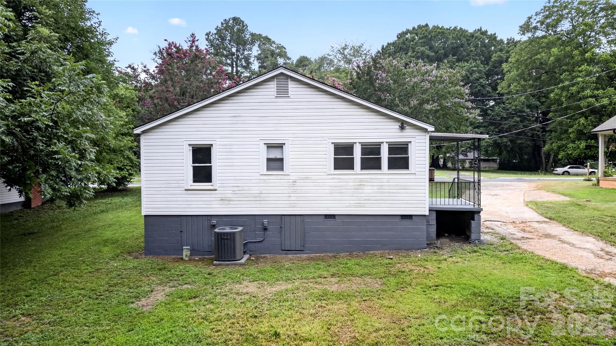 Single Family Residence at 216 W Shannonhouse Street, Shelby, photo 33 of 38
