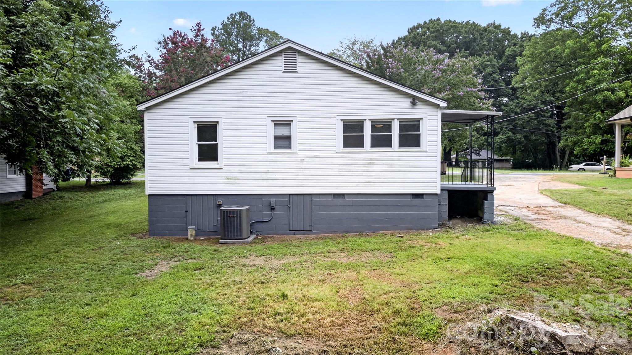 Single Family Residence at 216 W Shannonhouse Street, Shelby, photo 35 of 38