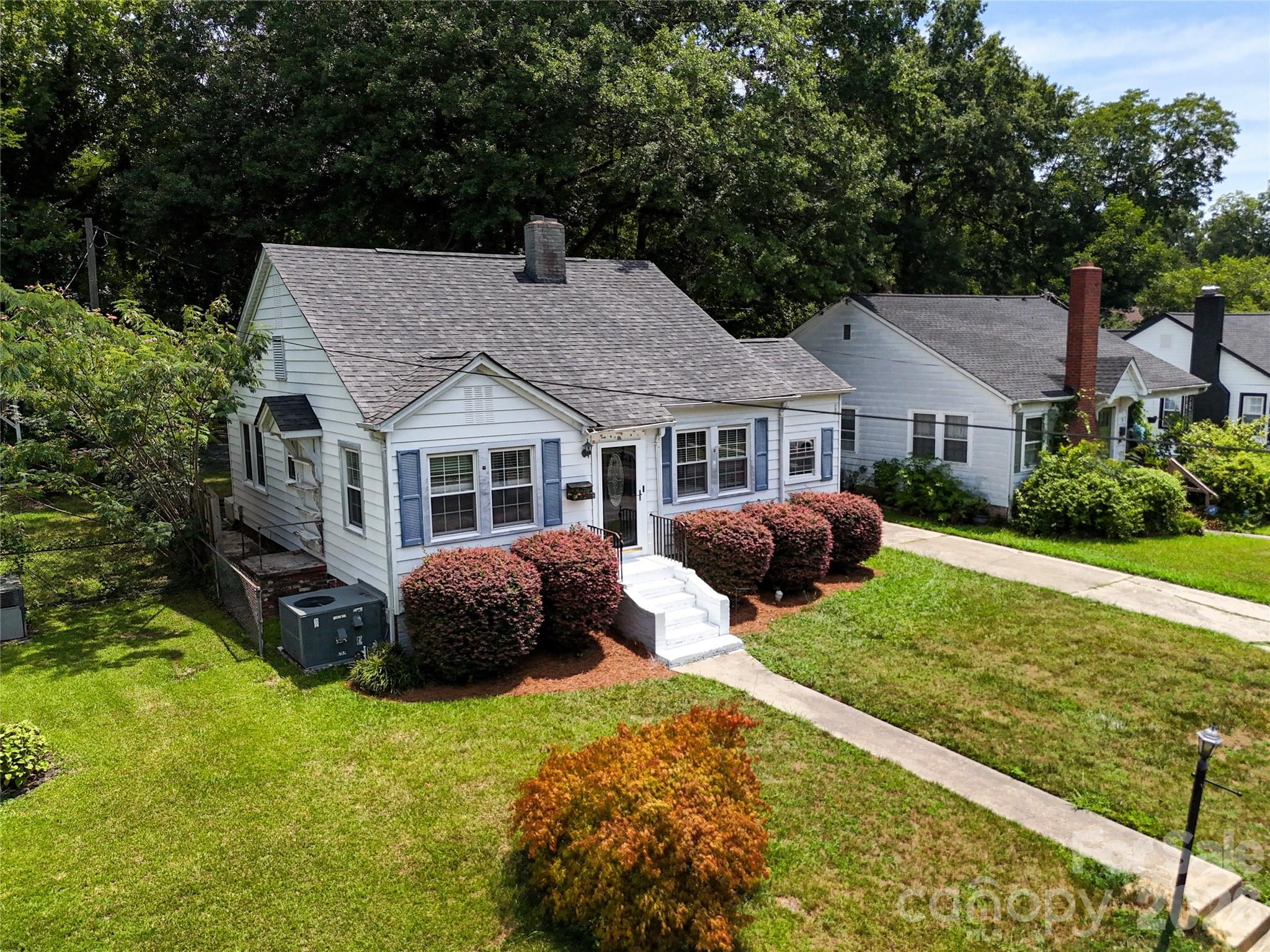 Single Family Residence at 512 W 8th Avenue, Gastonia, photo 2 of 25