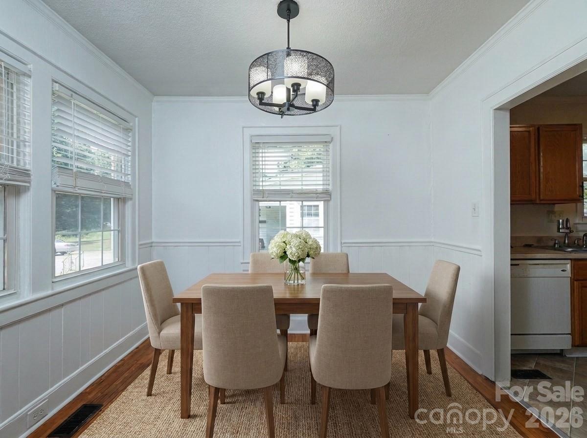 Virtually Staged - 512 W 8th Avenue, Gastonia