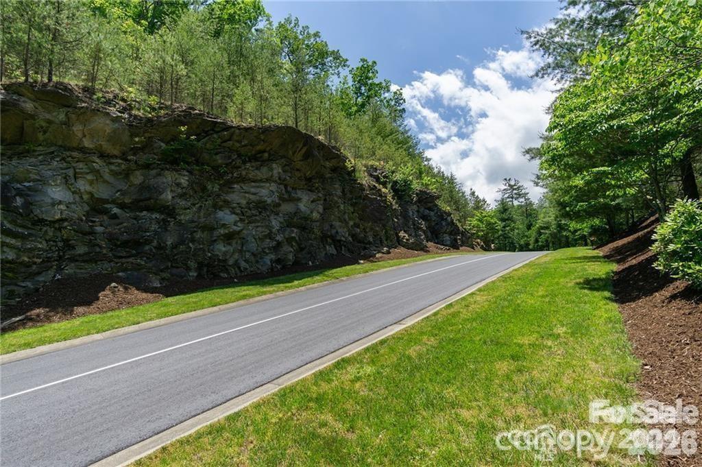 Beautiful rock walls throughout the community - 99999 Woodhen Way, Horse Shoe