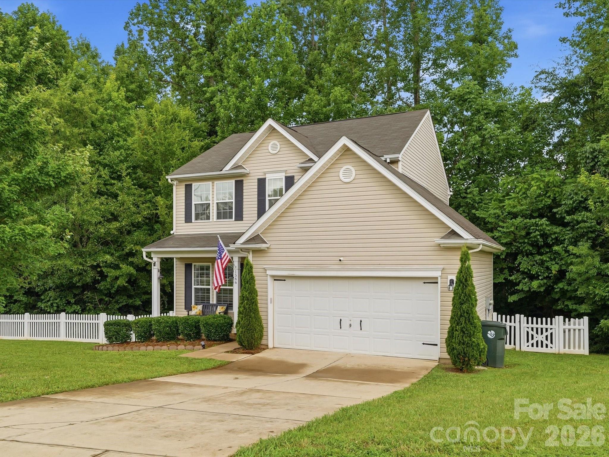 Single Family Residence at 1566 Glenbar Court, Clover, photo 7 of 48