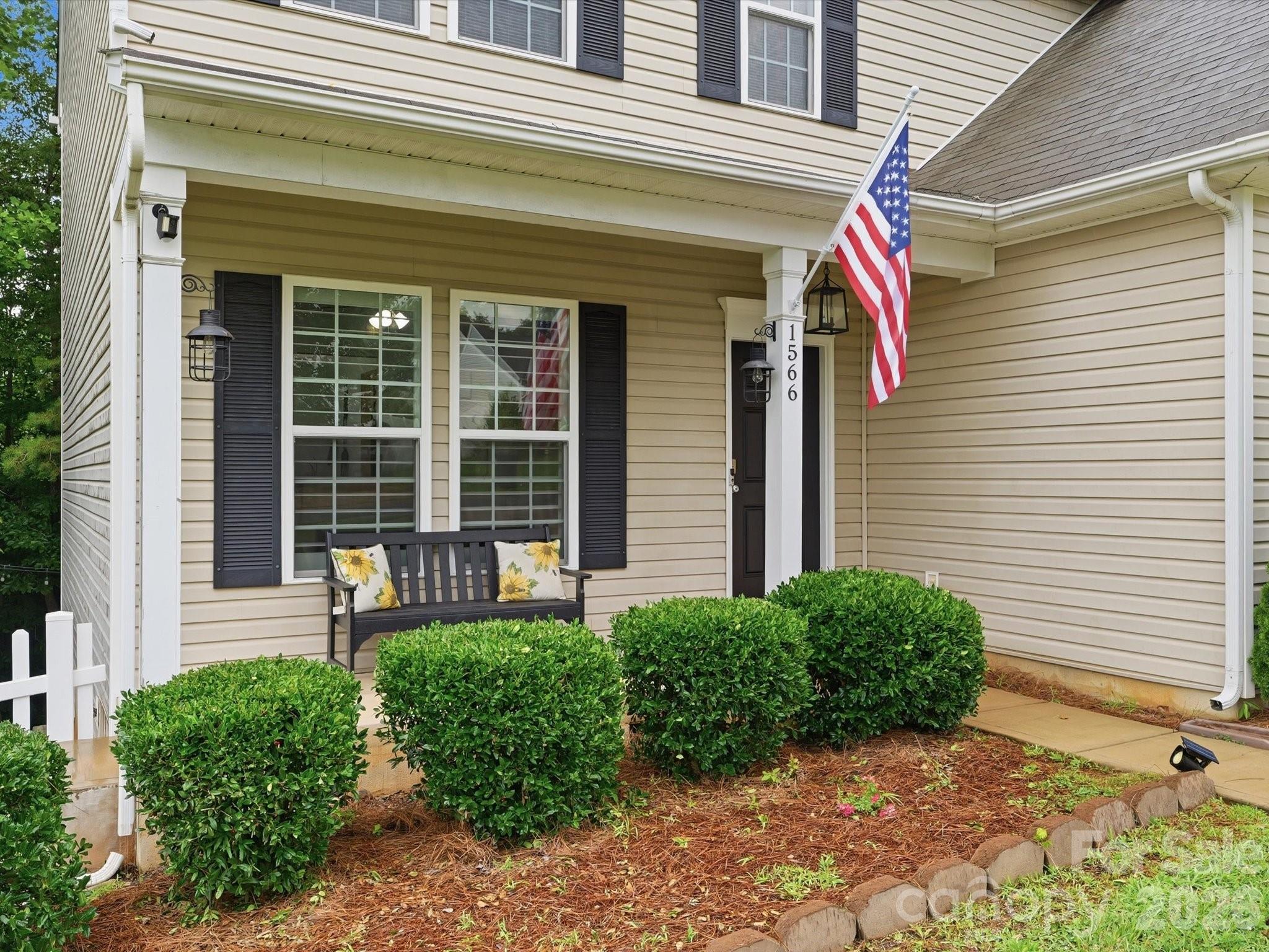 Single Family Residence at 1566 Glenbar Court, Clover, photo 10 of 48