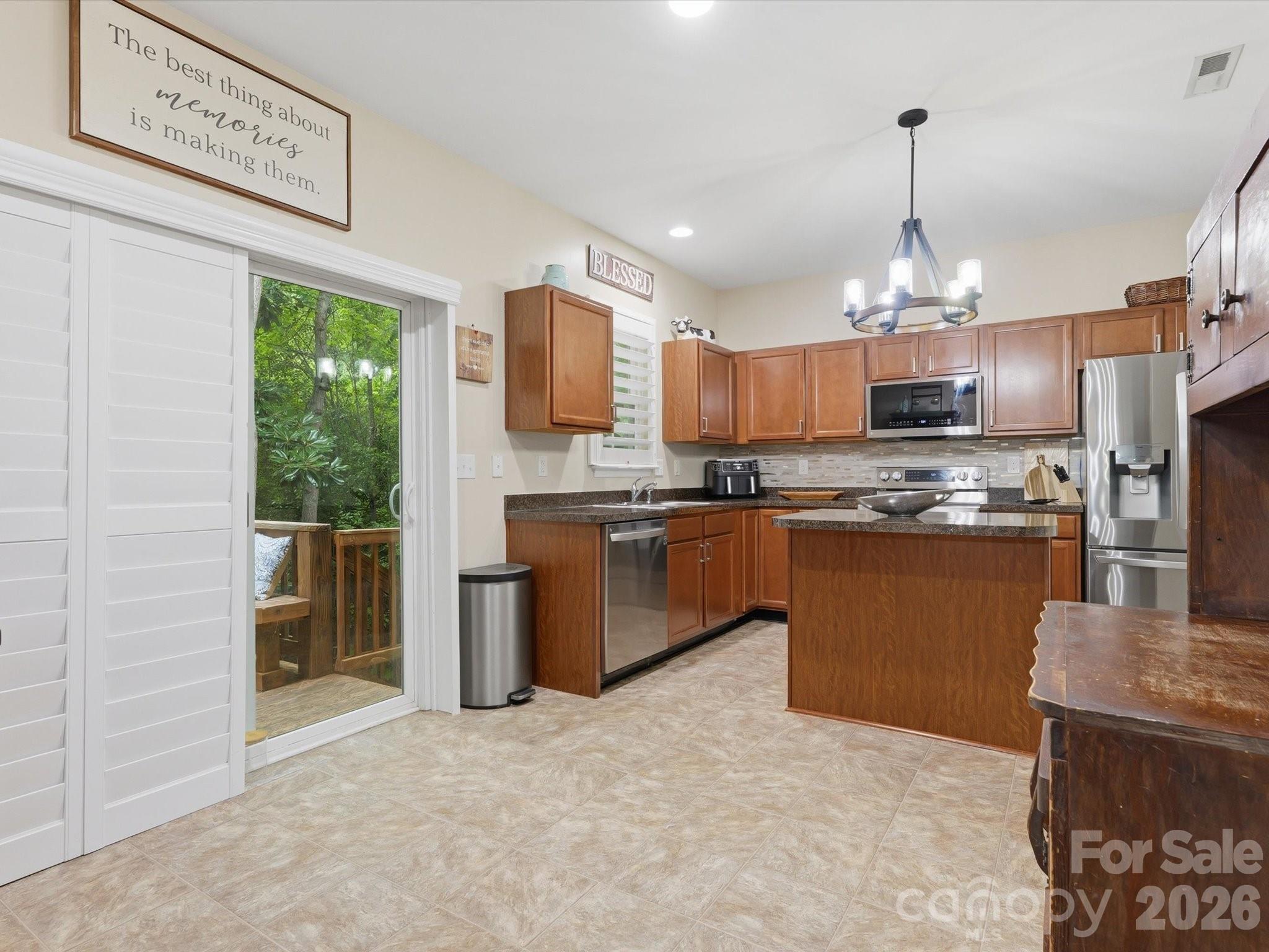 Single Family Residence at 1566 Glenbar Court, Clover, photo 13 of 48
