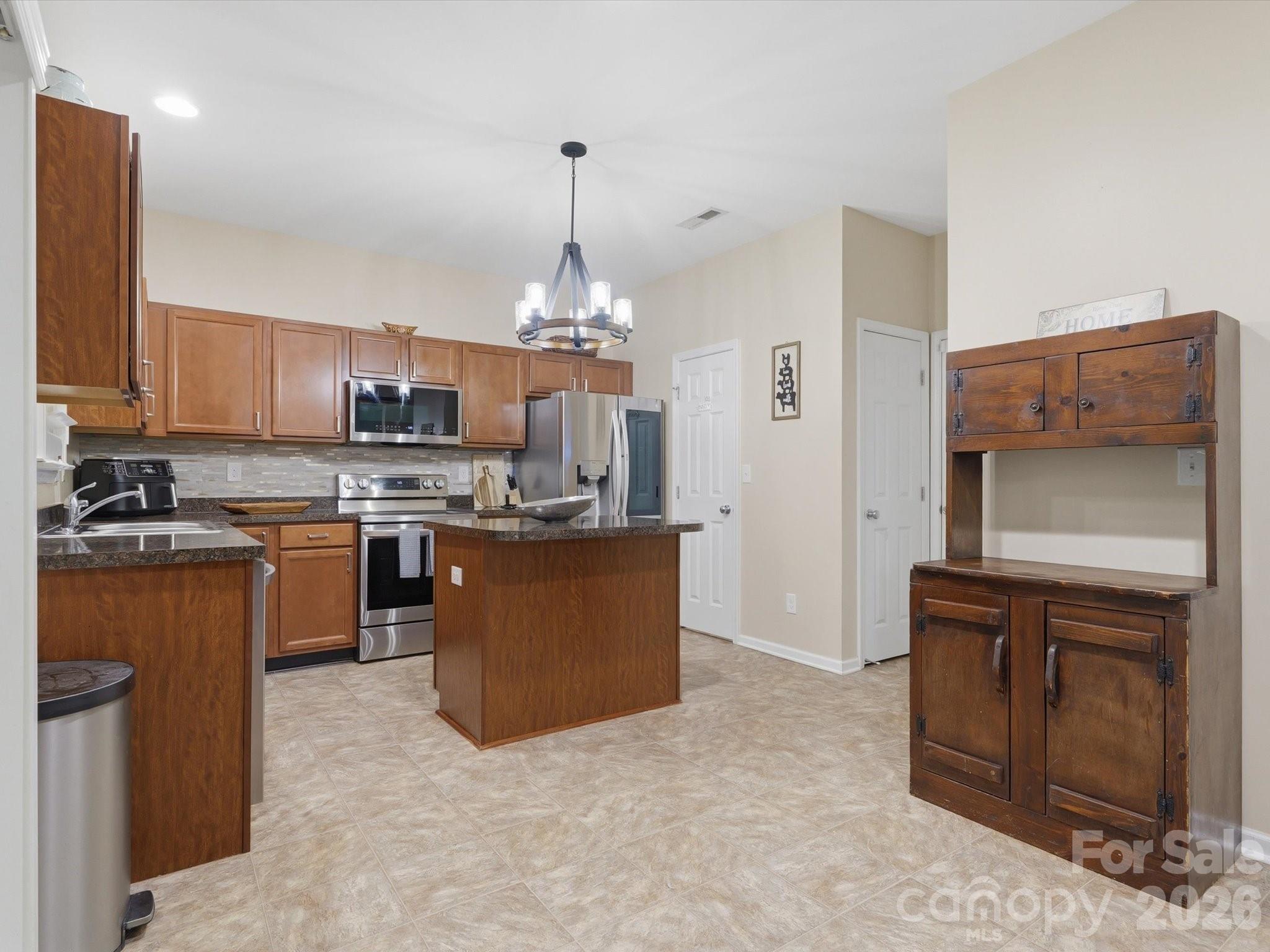 Single Family Residence at 1566 Glenbar Court, Clover, photo 3 of 48