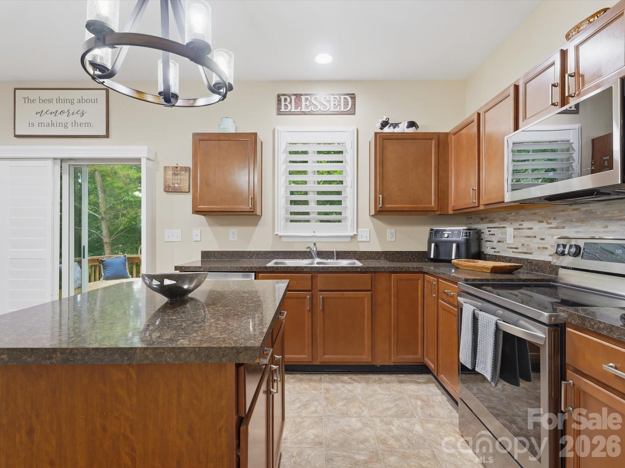 Single Family Residence at 1566 Glenbar Court, Clover, photo 15 of 48
