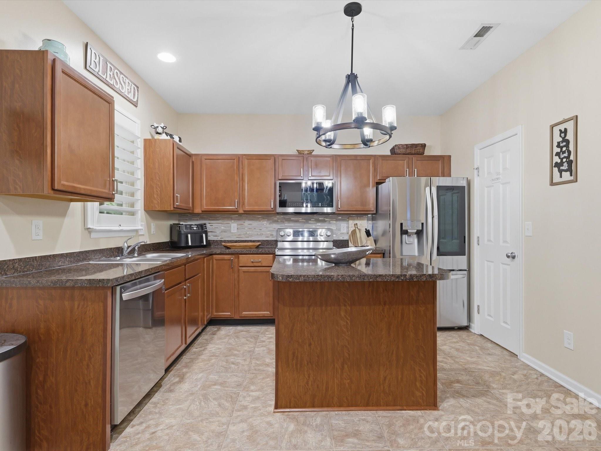 Single Family Residence at 1566 Glenbar Court, Clover, photo 17 of 48