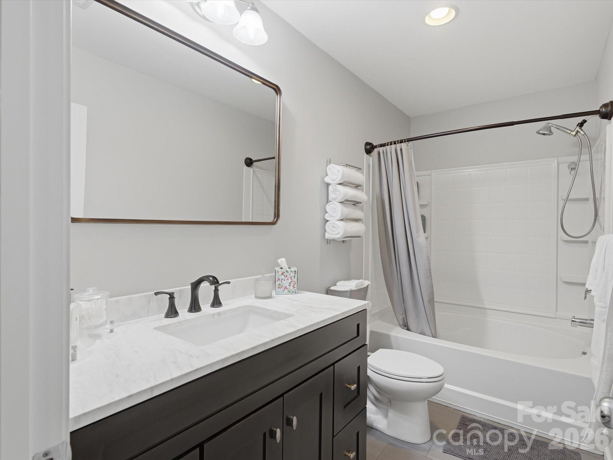 Single Family Residence at 1566 Glenbar Court, Clover, photo 26 of 48