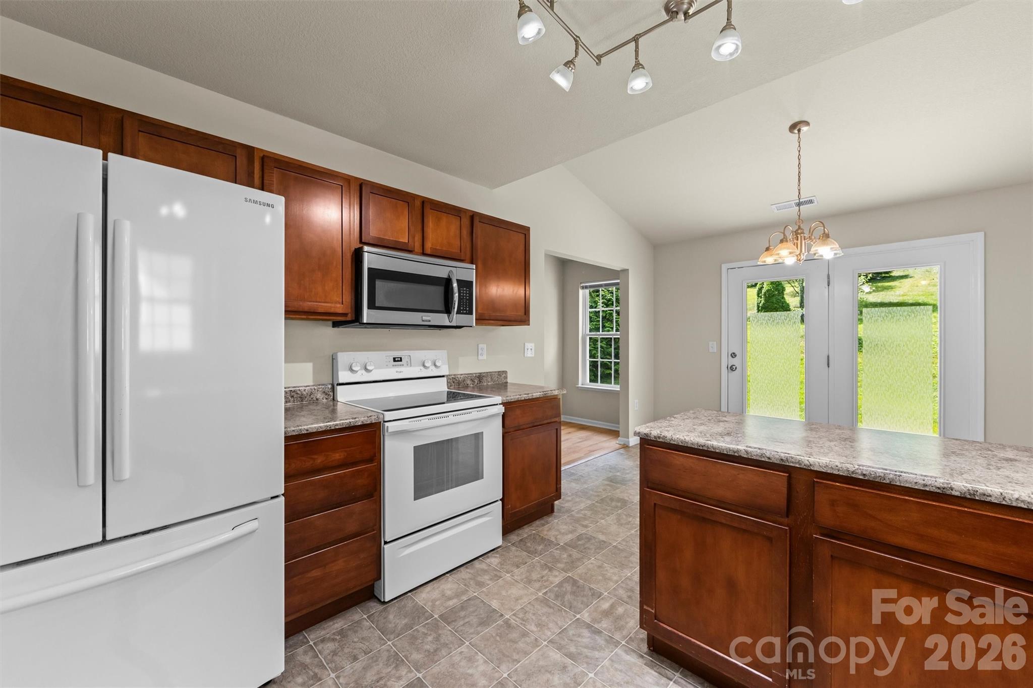 Kitchen - 58 Lilac Fields Way, Arden