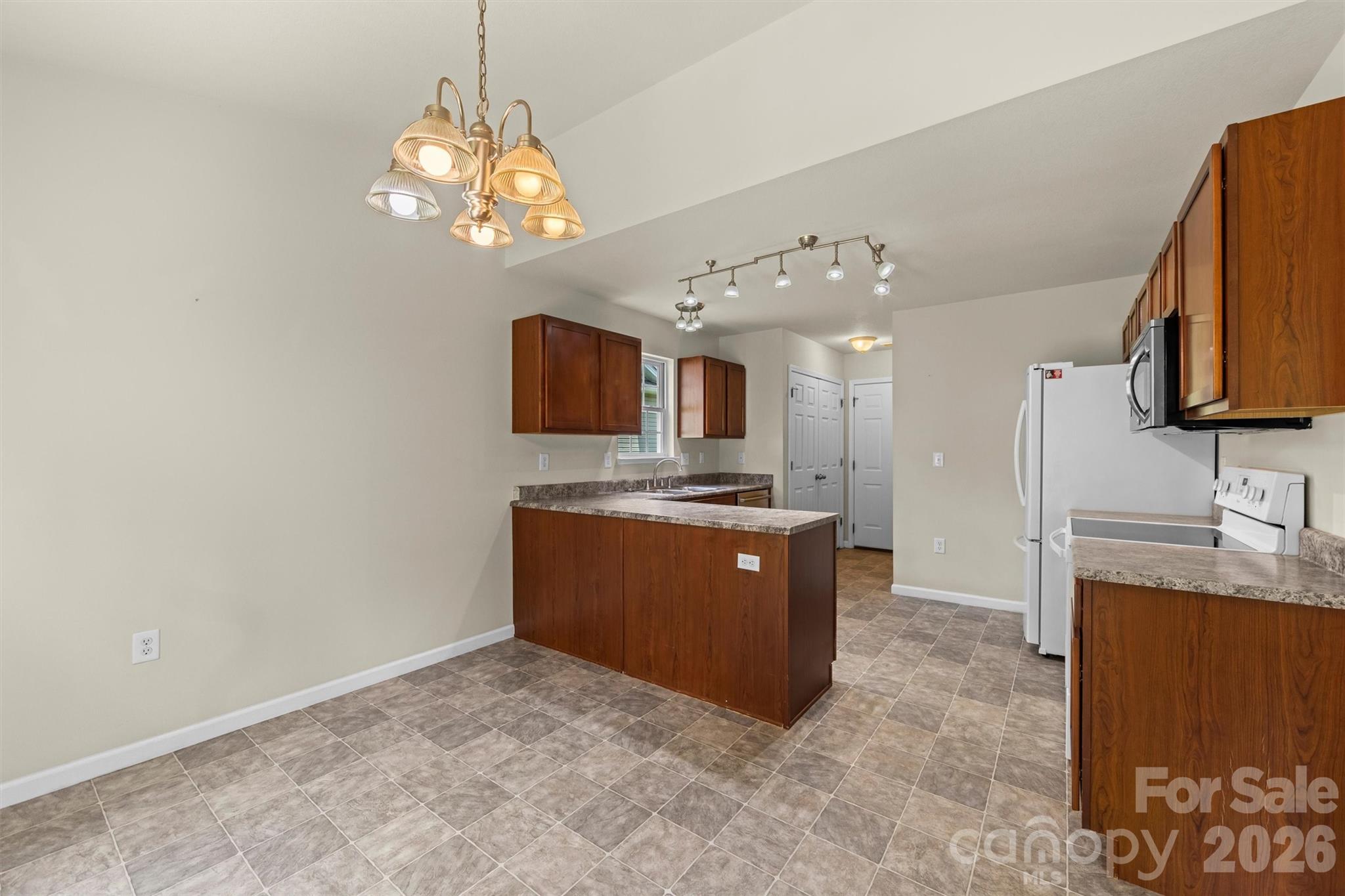 Kitchen - 58 Lilac Fields Way, Arden