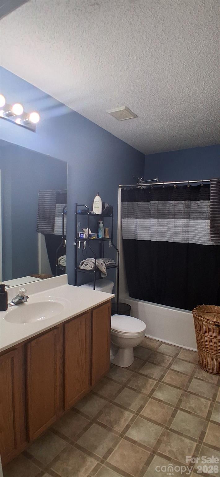 Hall Bath - 1148 Crowders Woods Drive, Gastonia