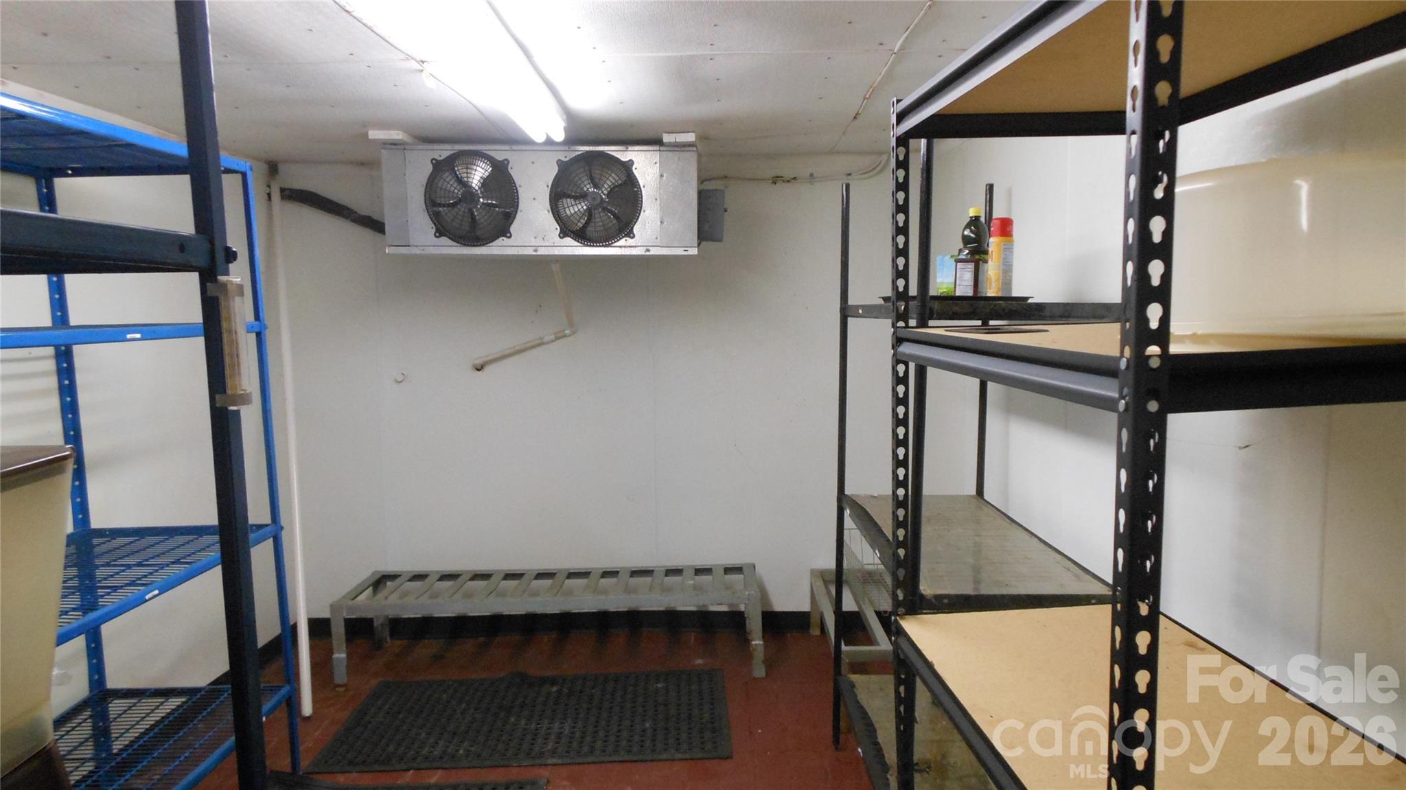 Walk in food cooler - 1553 S Battleground Avenue, Kings Mountain