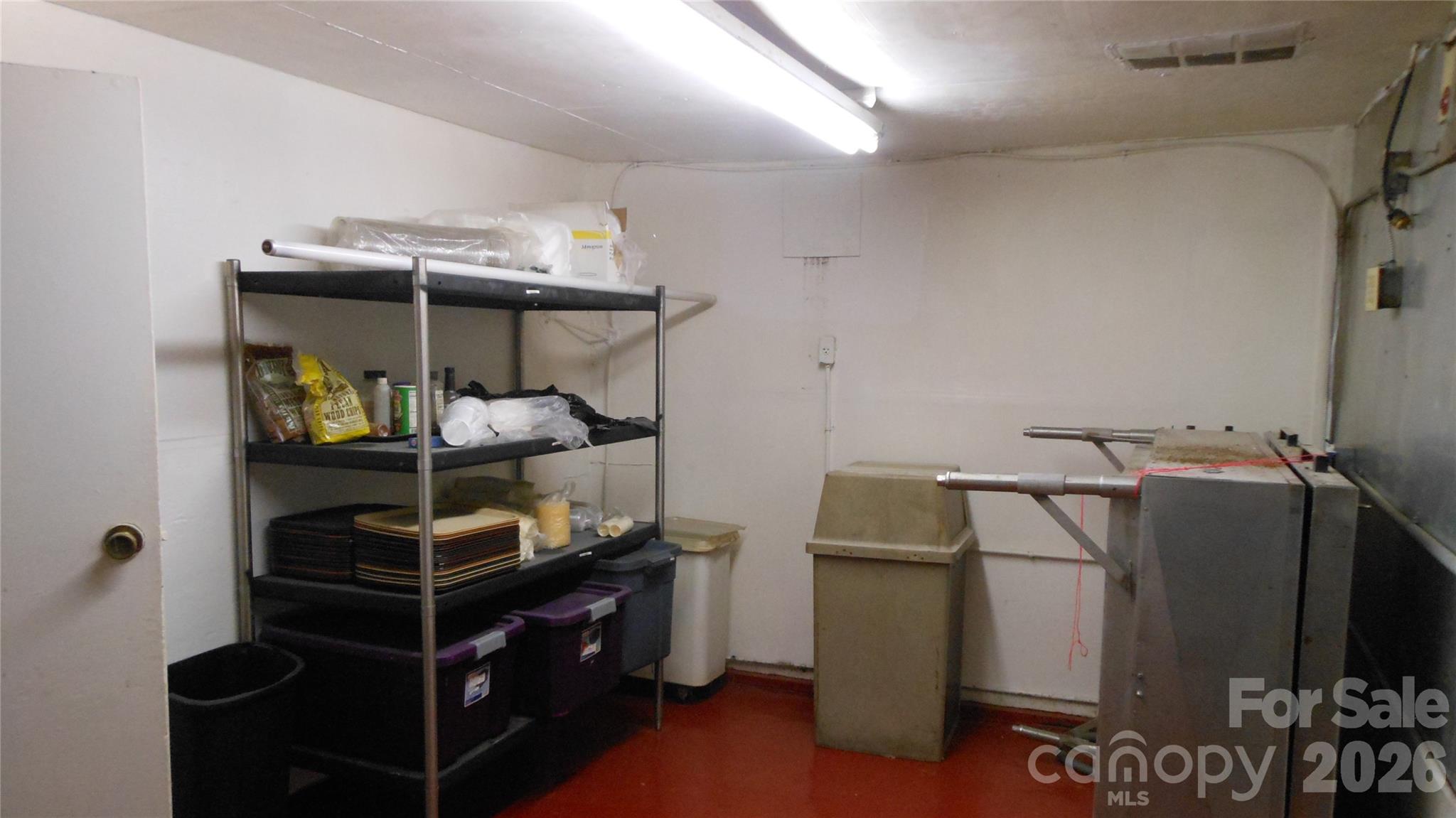 Kitchen storage room - 1553 S Battleground Avenue, Kings Mountain