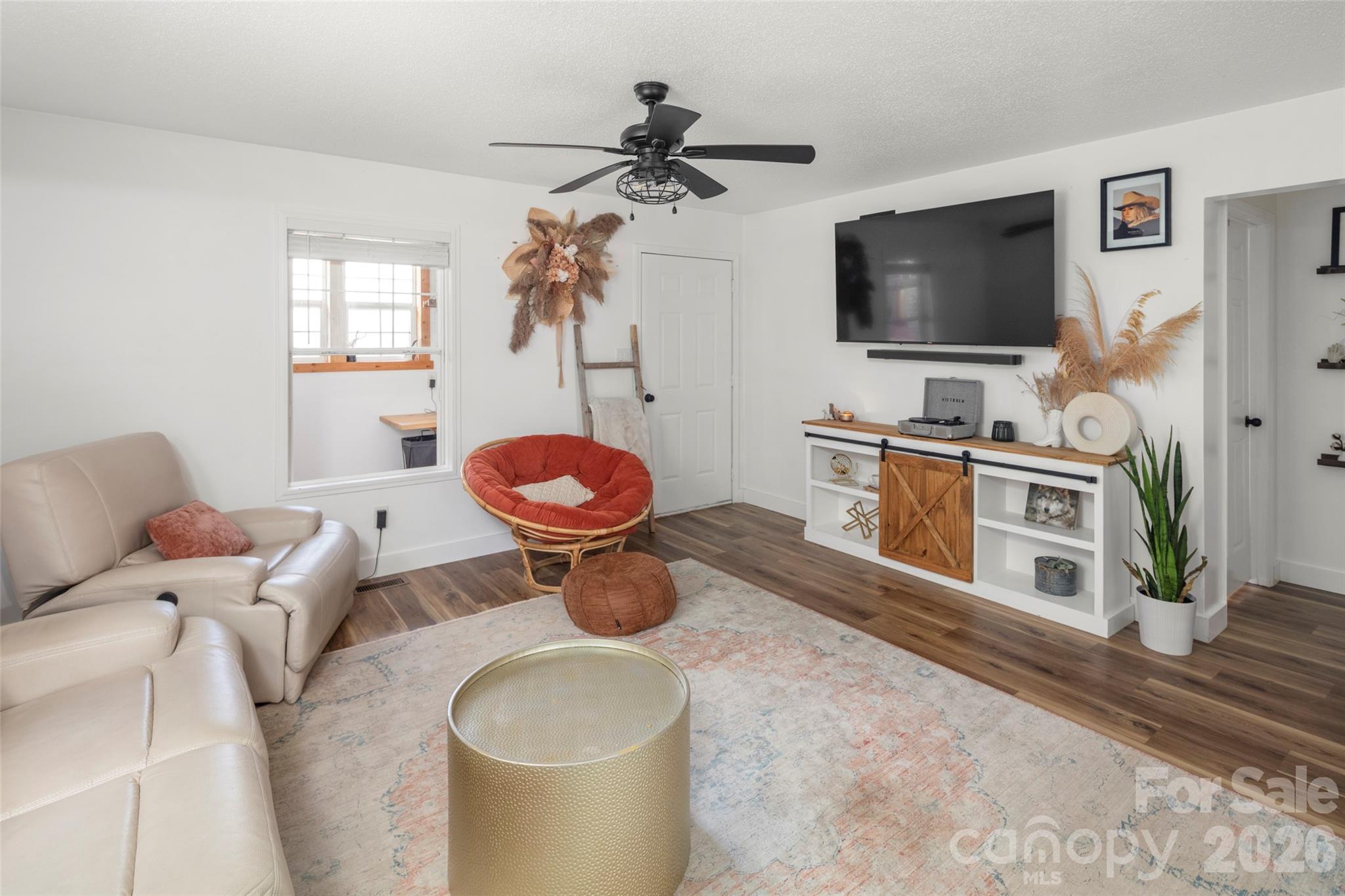 Living room - 354 Boulder View Drive, Flat Rock