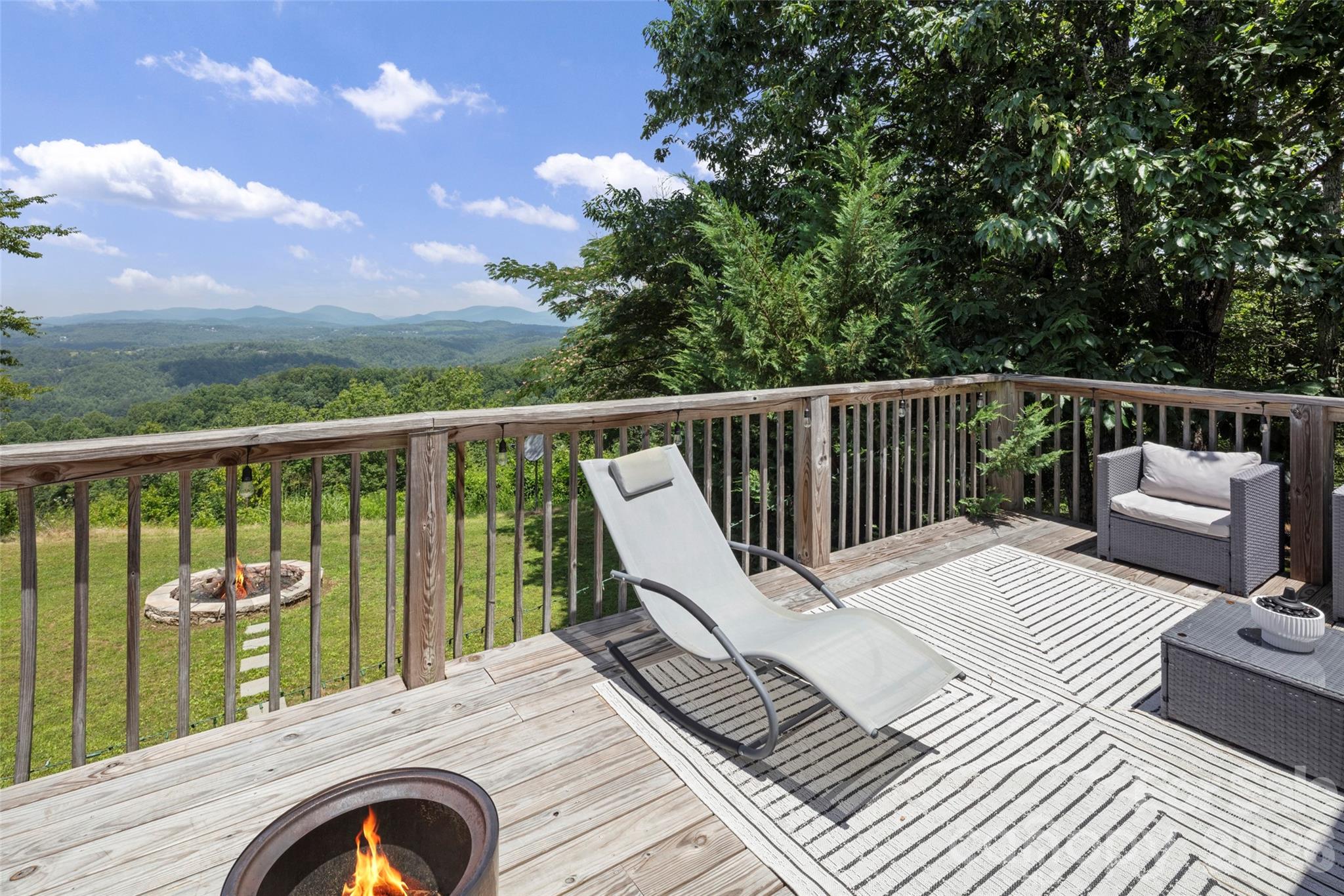 Great deck for entertaining - 354 Boulder View Drive, Flat Rock