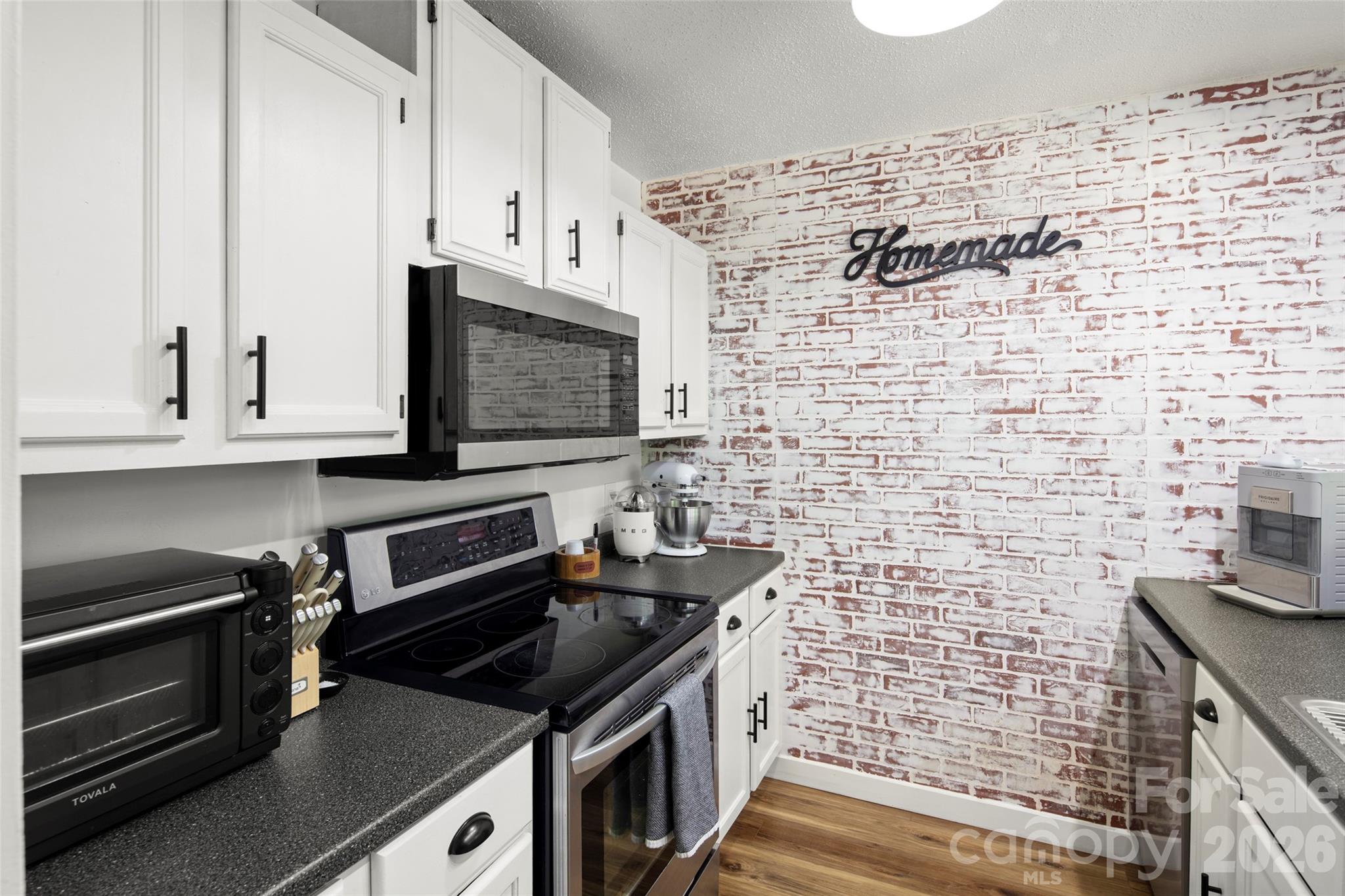 Single Family Residence at 354 Boulder View Drive, Flat Rock, photo 13 of 38