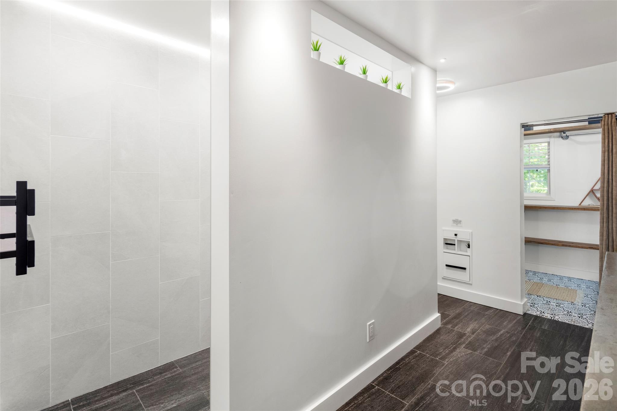 Primary shower - 354 Boulder View Drive, Flat Rock