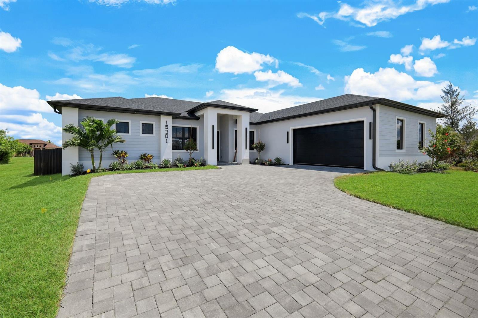 15301 ACORN CIR