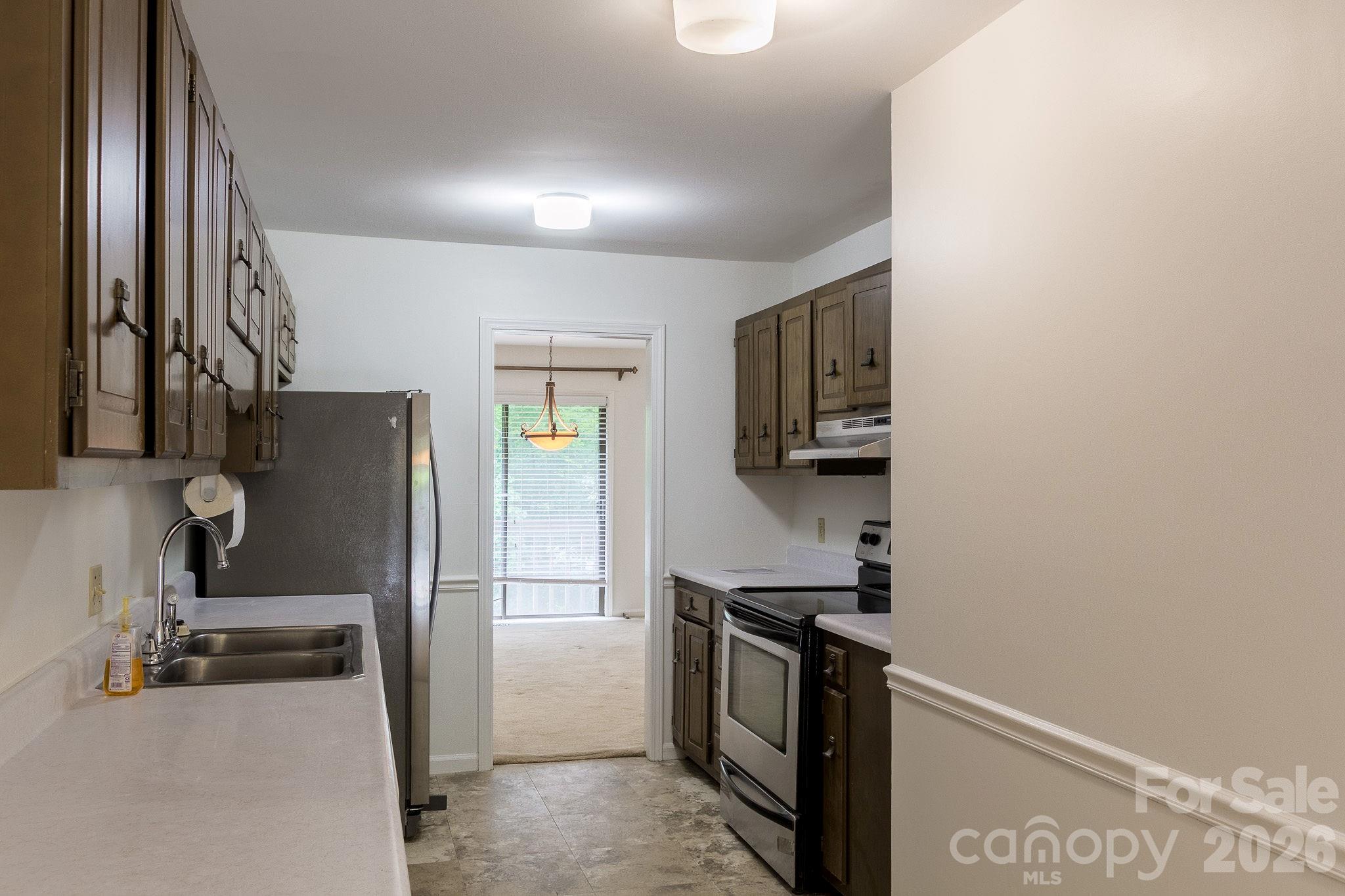 Condominium at 17 Knoll Drive, Columbus, photo 9 of 31