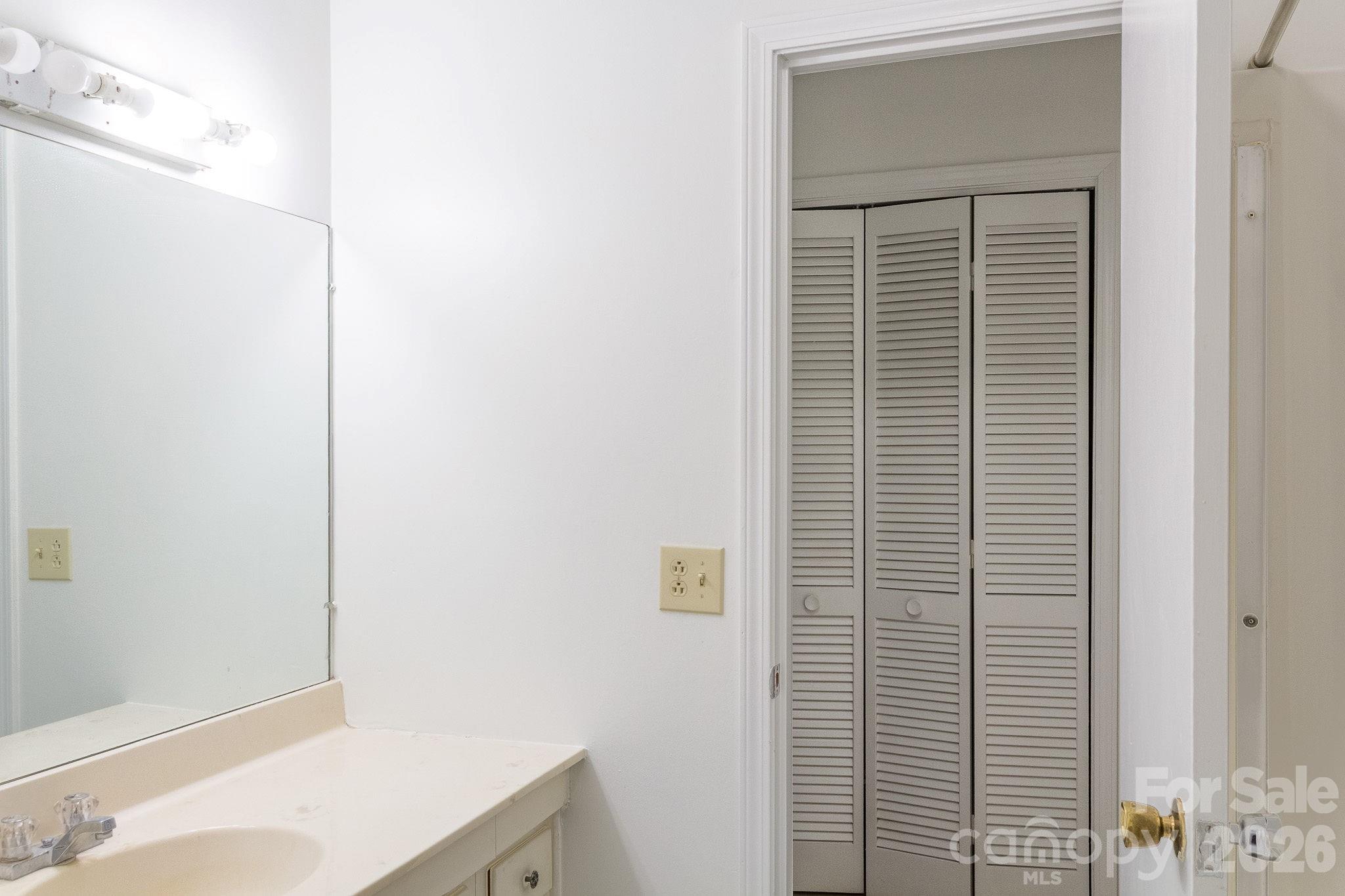 Condominium at 17 Knoll Drive, Columbus, photo 22 of 31