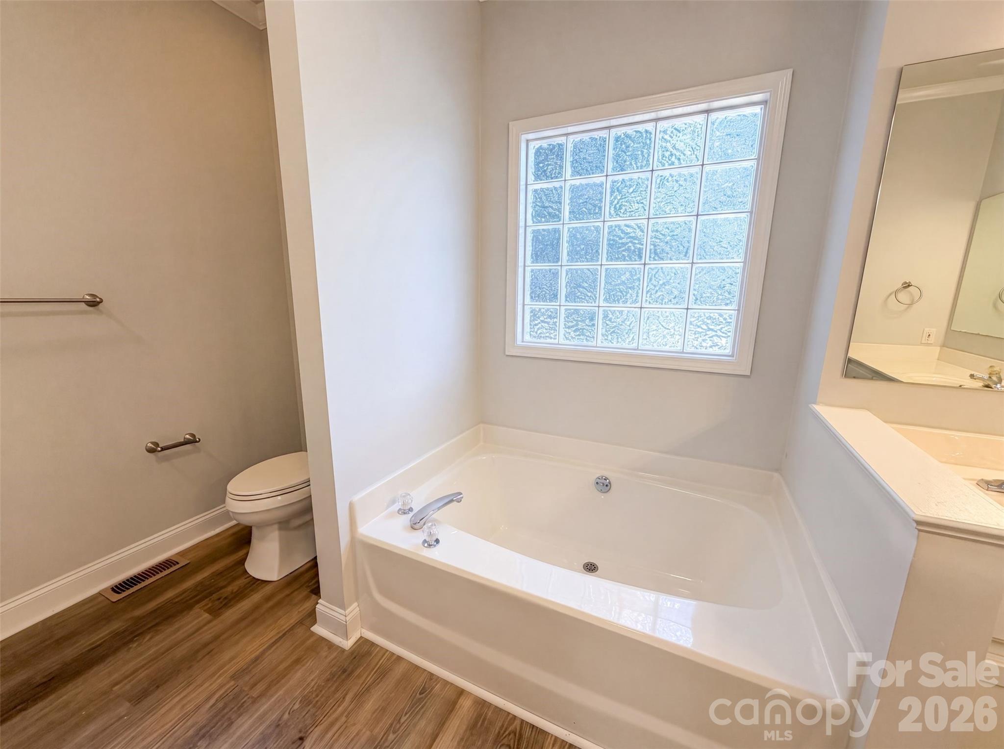 Single Family Residence at 212 Timberlane Drive, Belmont, photo 14 of 21