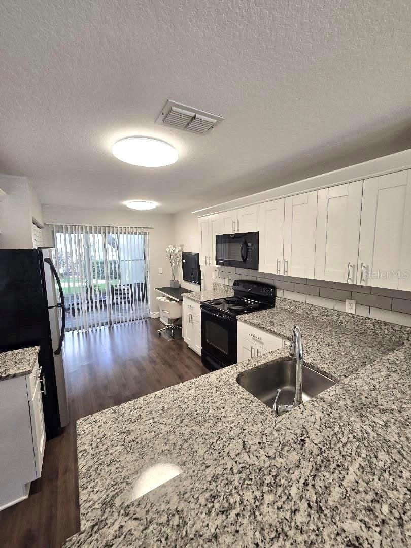 Condominium at 7910 HARDWICK DR #713, NEW PORT RICHEY, photo 11 of 33