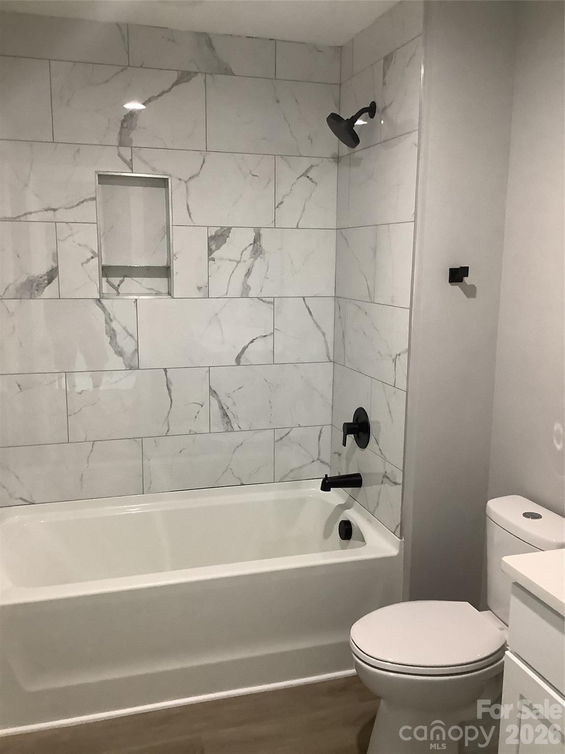 Full Bath - 401 Oak Grove Road, Kings Mountain