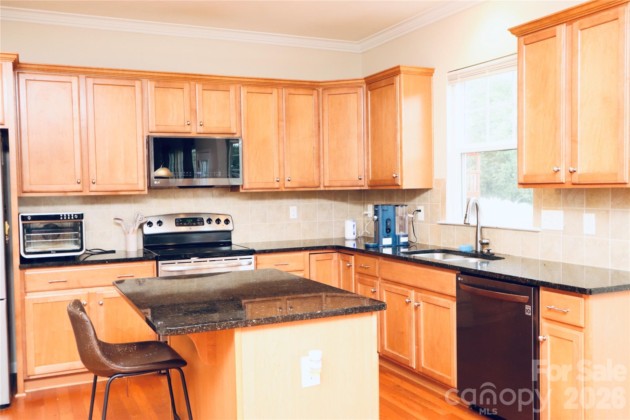 Lots of natural light - 3586 Larkhaven Avenue SW, Concord