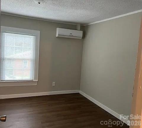 Single Family Residence at 105 N Pugh Street, Lexington, photo 5 of 9