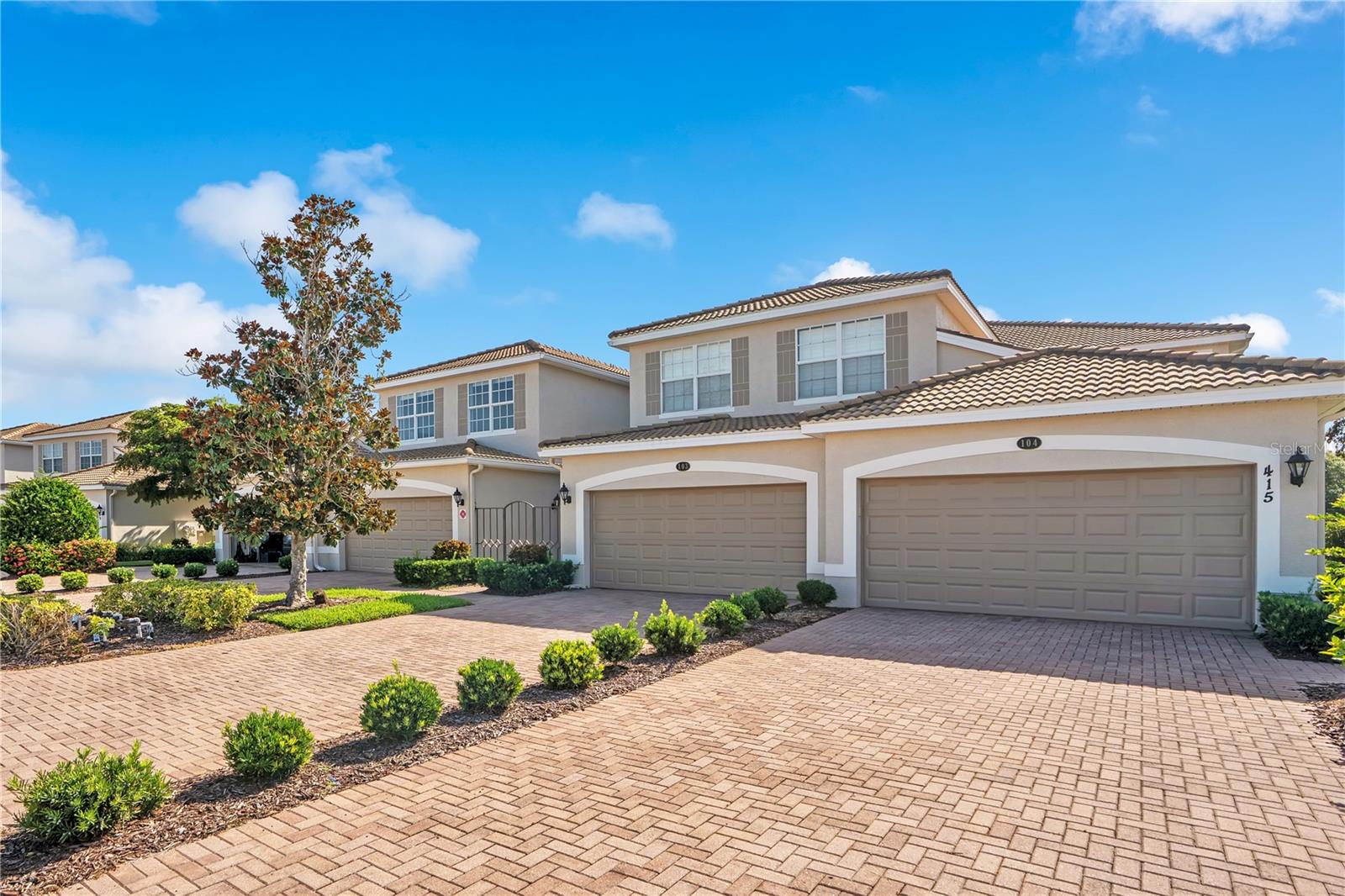 415 WINDING BROOK LN #102
