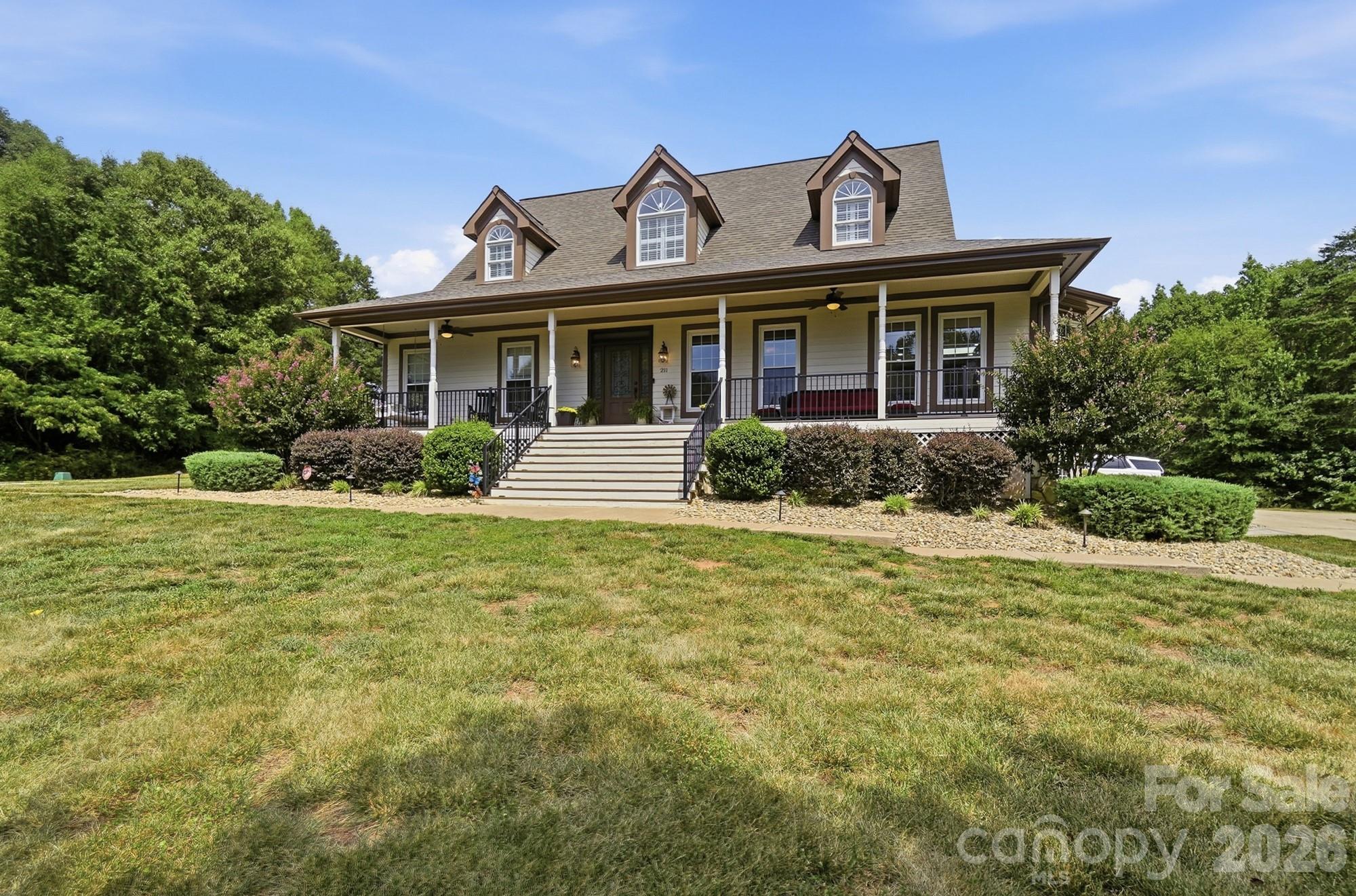 Single Family Residence at 211 Winthrow Creek Road, Mooresville, photo 4 of 48