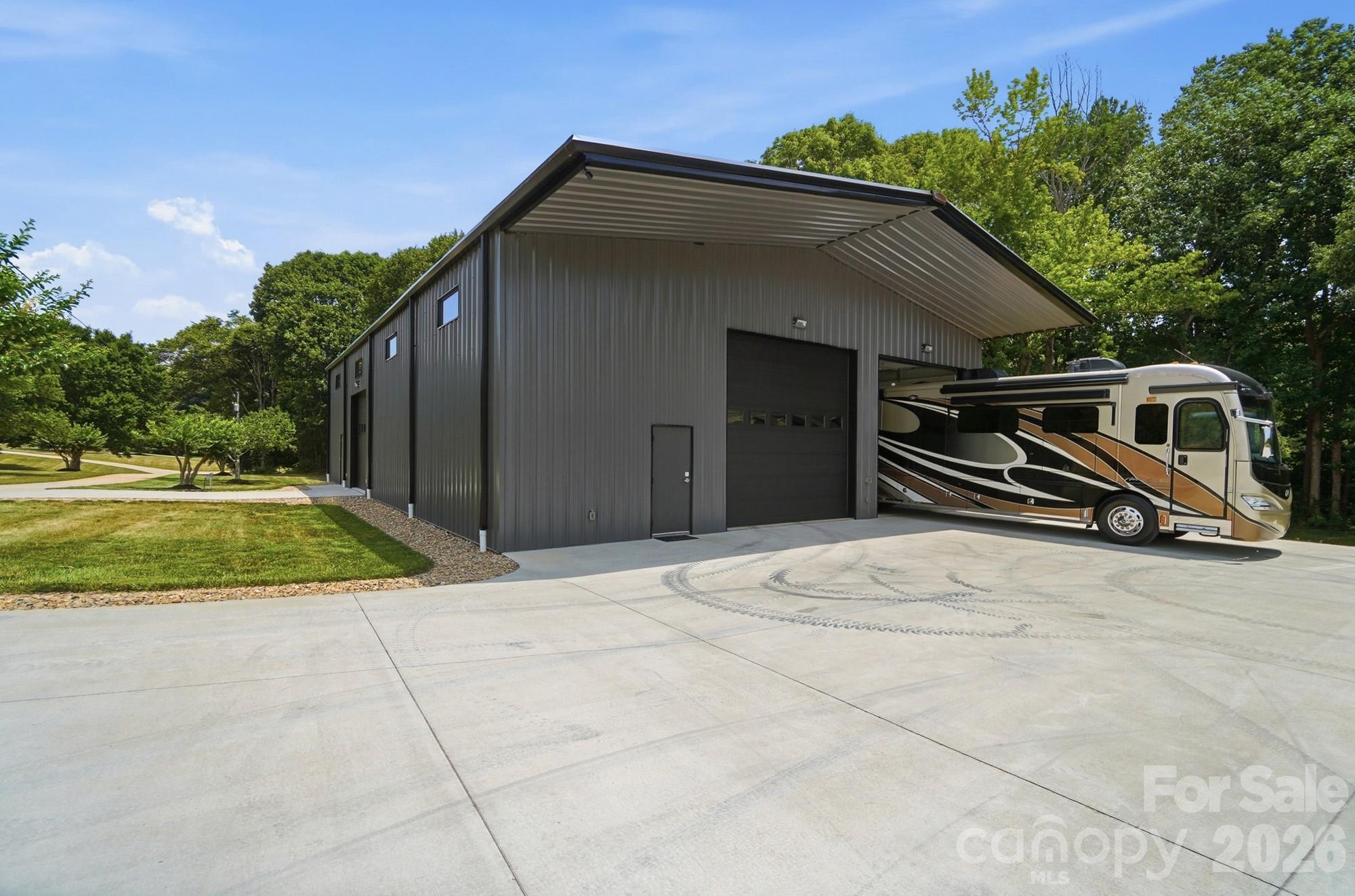 Single Family Residence at 211 Winthrow Creek Road, Mooresville, photo 2 of 48