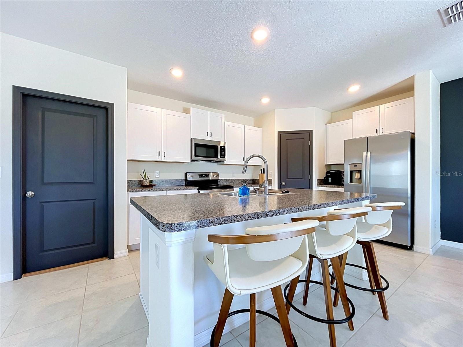 Single Family Residence at 6131 SPRING CRAYFISH AVE, NEW PORT RICHEY, photo 7 of 39
