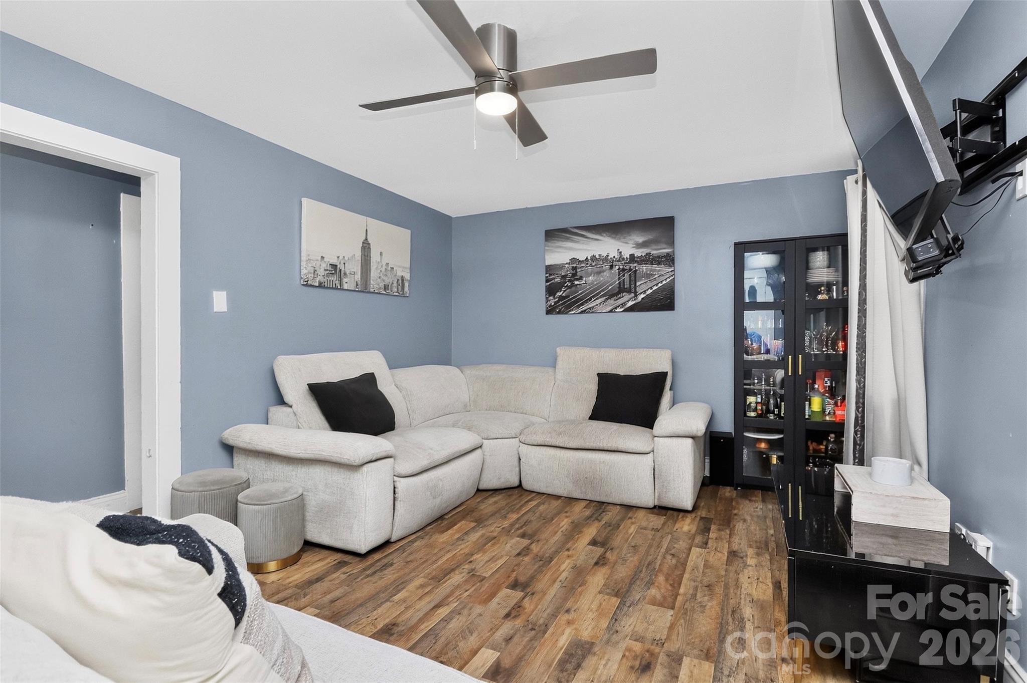 Single Family Residence at 1336 Parkview Circle, Salisbury, photo 4 of 32