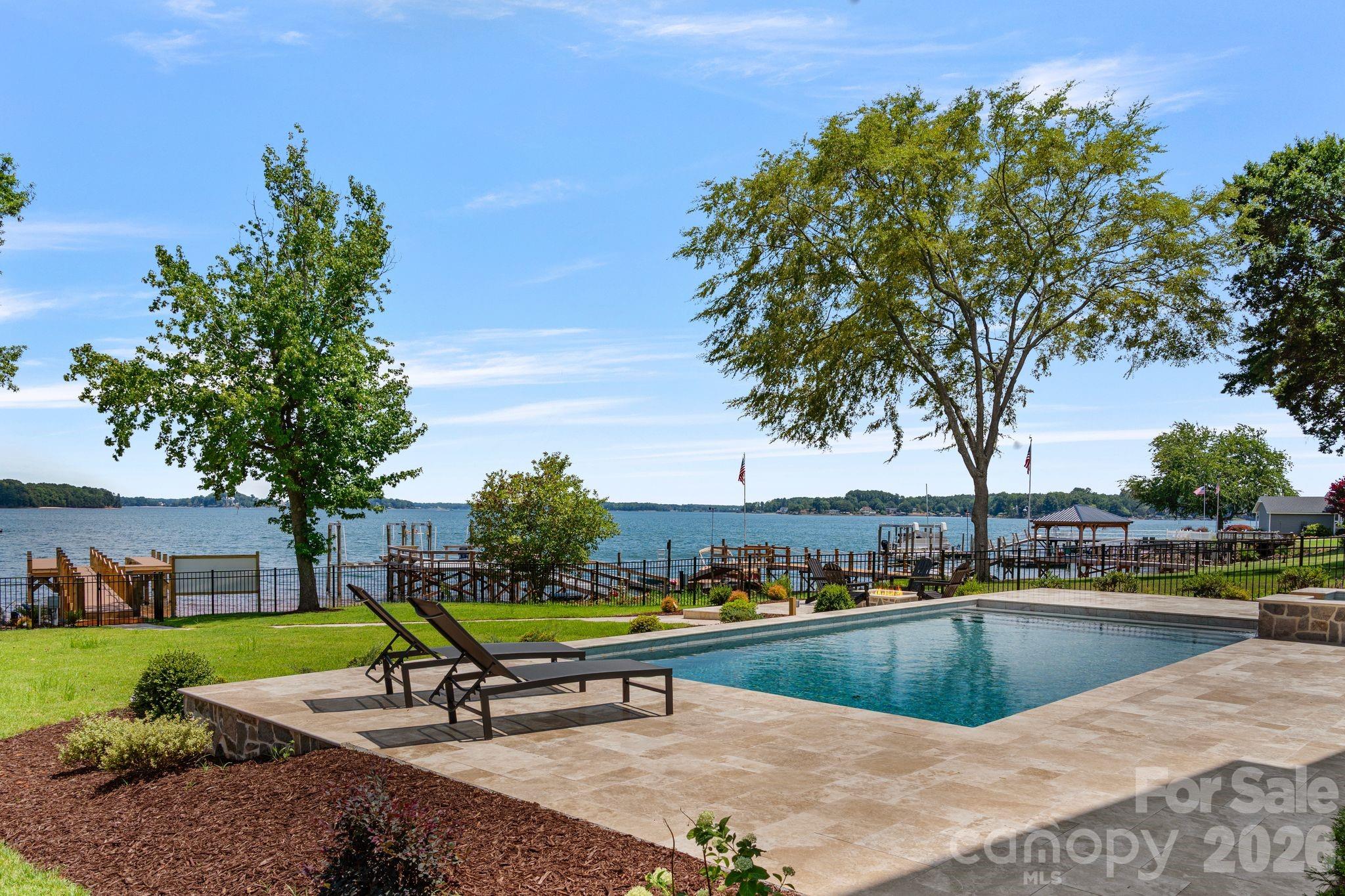 Private pool/spa, stationary dock, and big views! - 2494 Primm Road, Denver