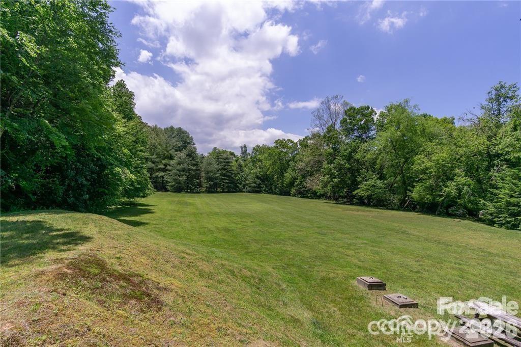 Picnic area at the River Reserve - 99999 Mills River Way, Horse Shoe