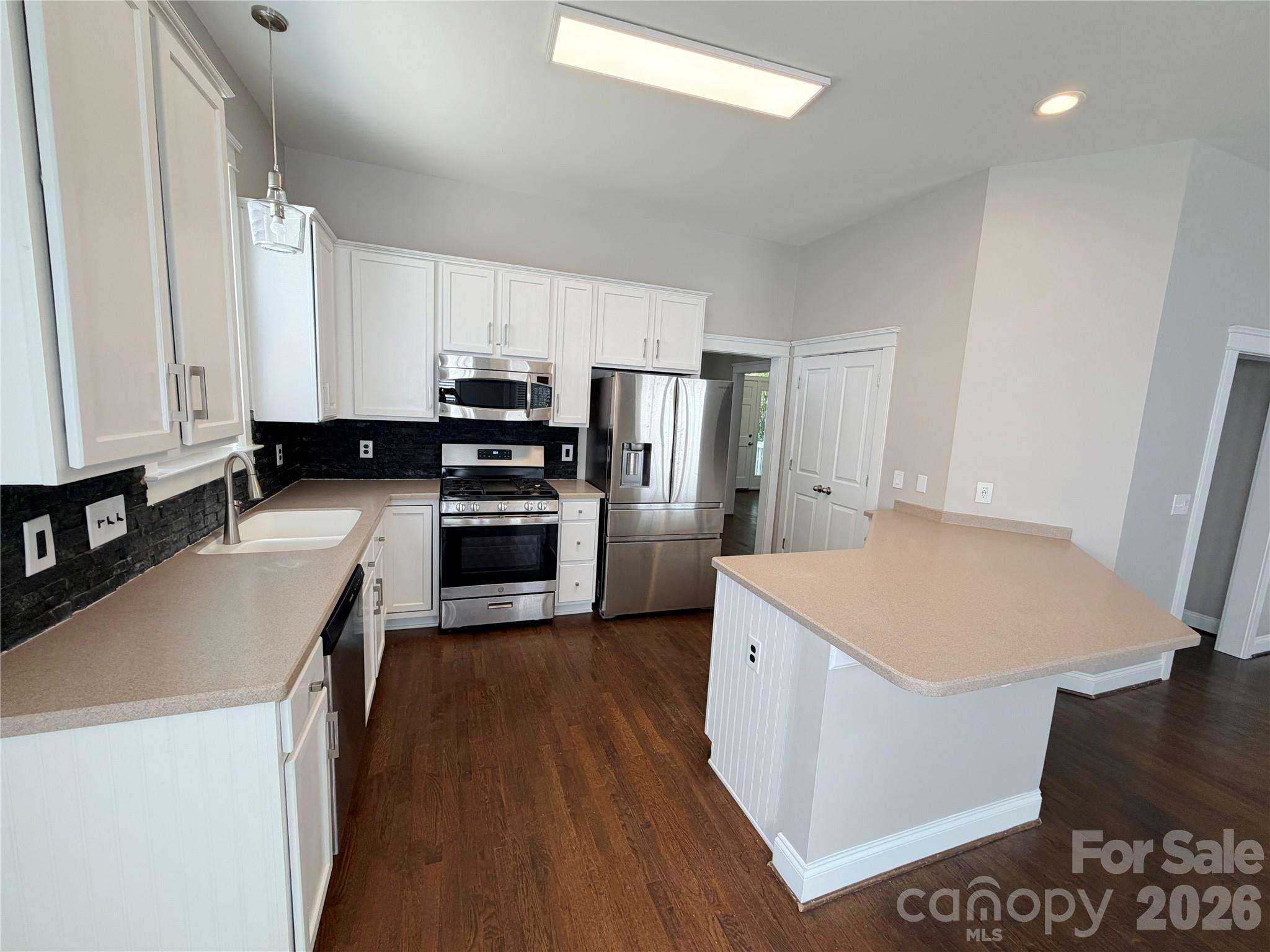 Single Family Residence at 7416 Lochrein Ridge Drive, Huntersville, photo 6 of 31