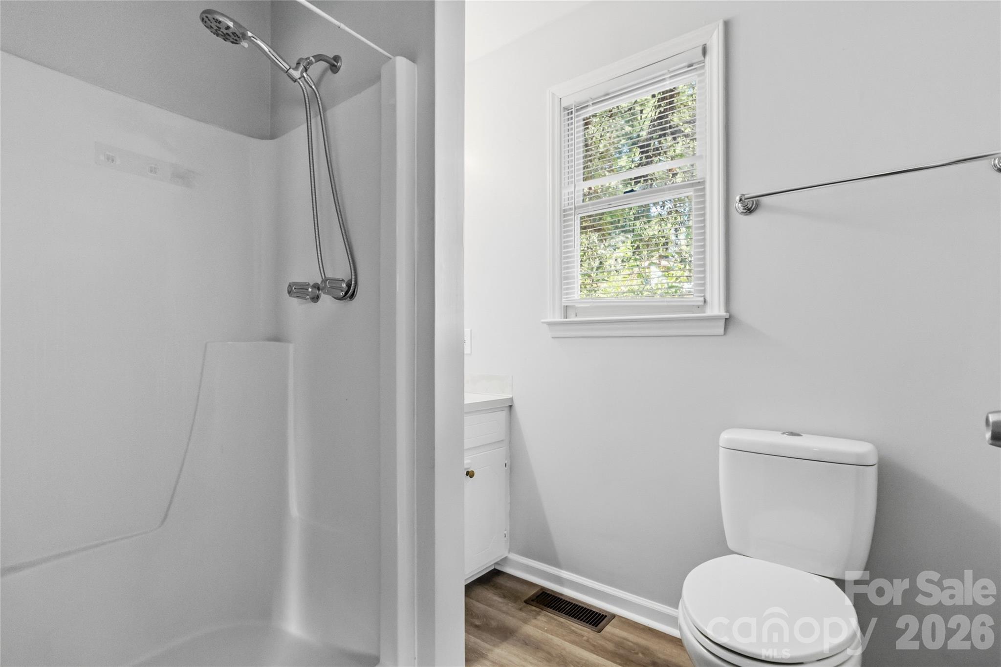 Ensuite - 1317 Reid Street, Statesville