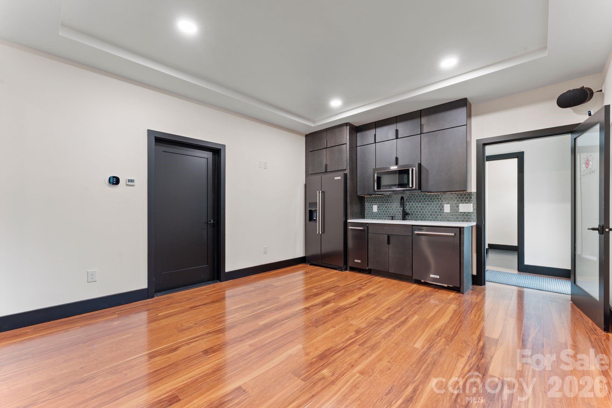 Garage guest suite / in-law apartment with full kitchenette, radiant heated floors, en-suite bath, laundry, and private entrance — perfect for multi-generational living - 1064 Greylyn Drive, Matthews
