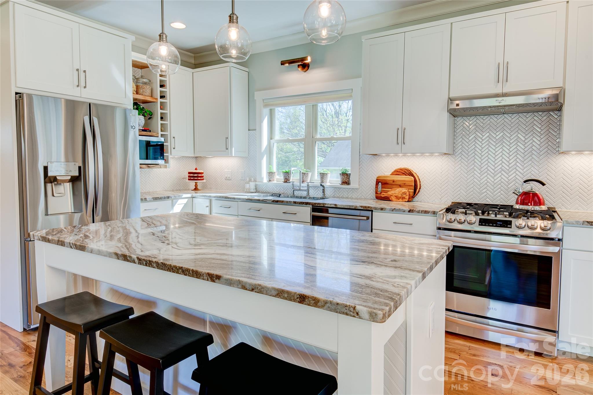 Single Family Residence at 6 Hamlet Street, Black Mountain, photo 8 of 47