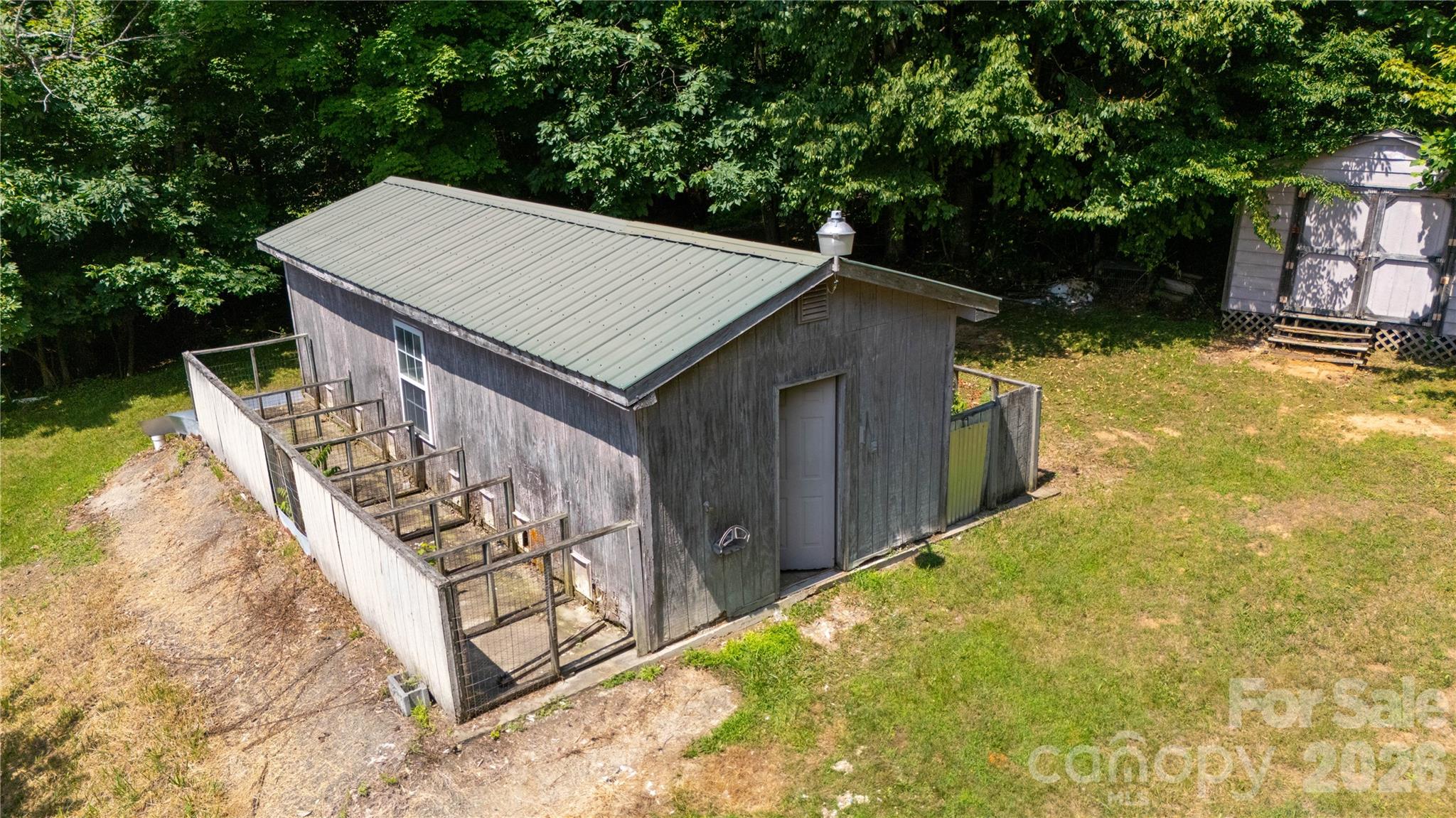 Dog Kennel or workshop - 498 Broad Branch Road, Bakersville