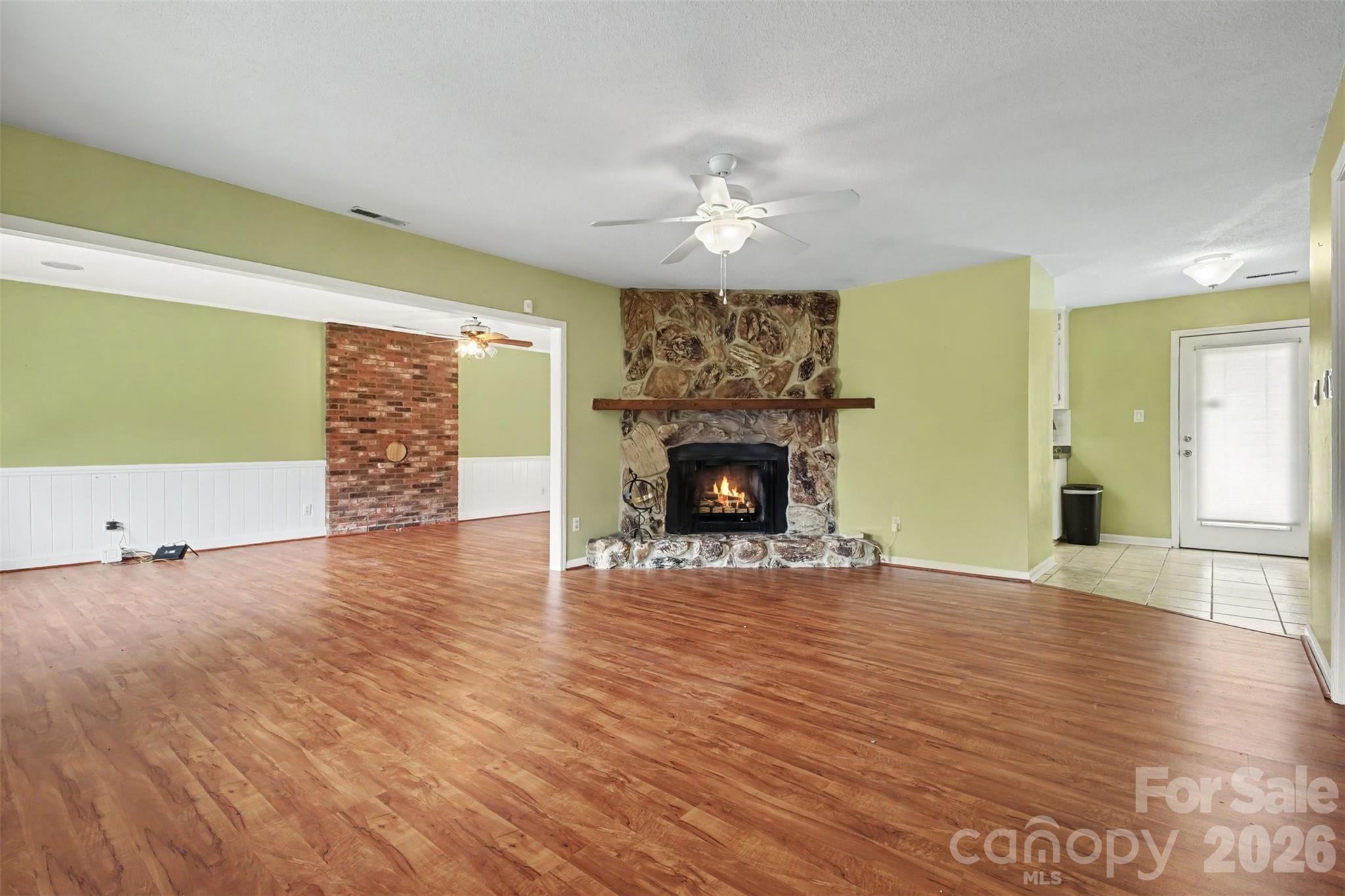 Cozy Living Room with working Gas logs - 155 Park Villa Road, Salisbury