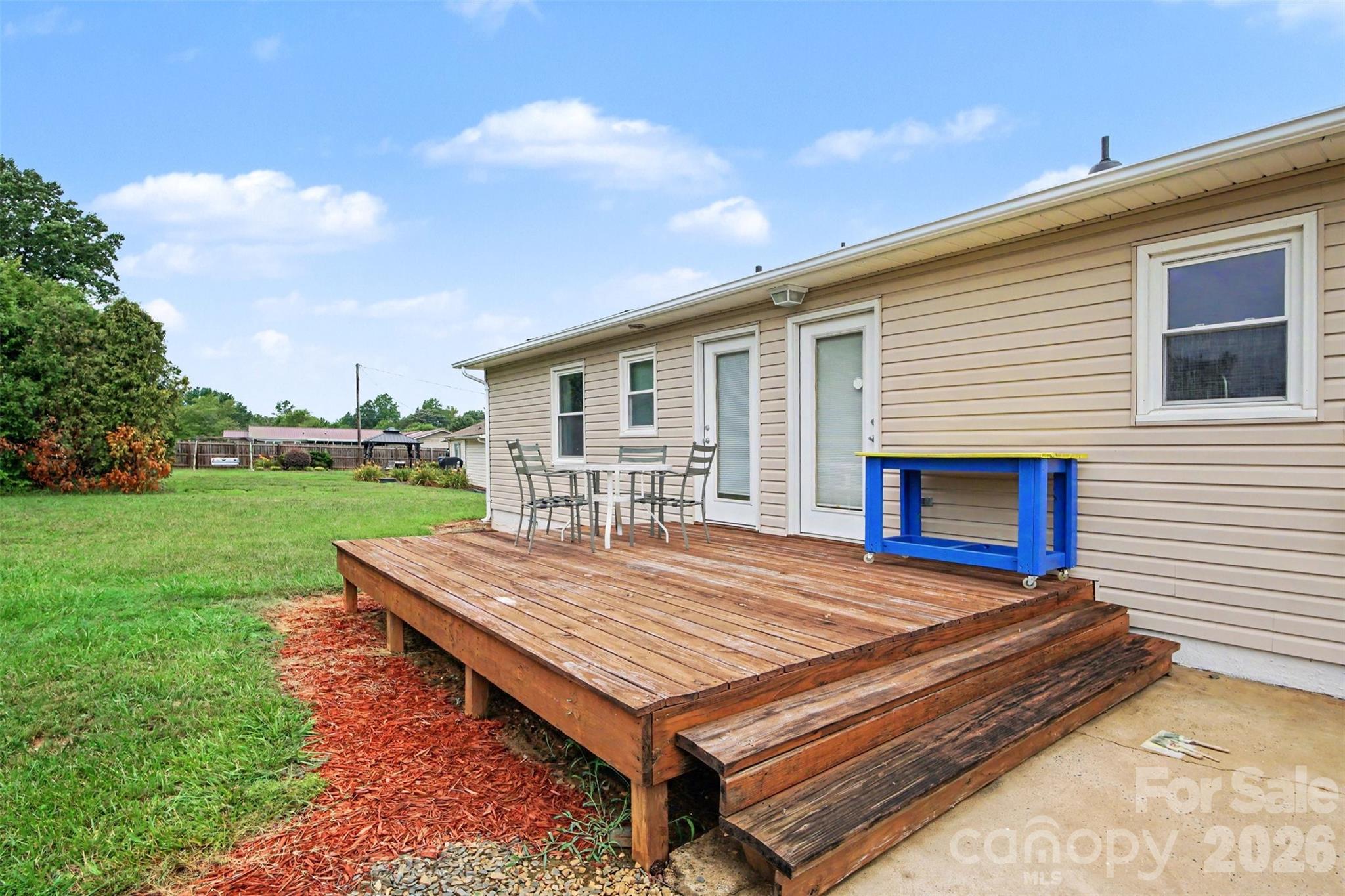 Quiet Deck overlooking large Church field - 155 Park Villa Road, Salisbury