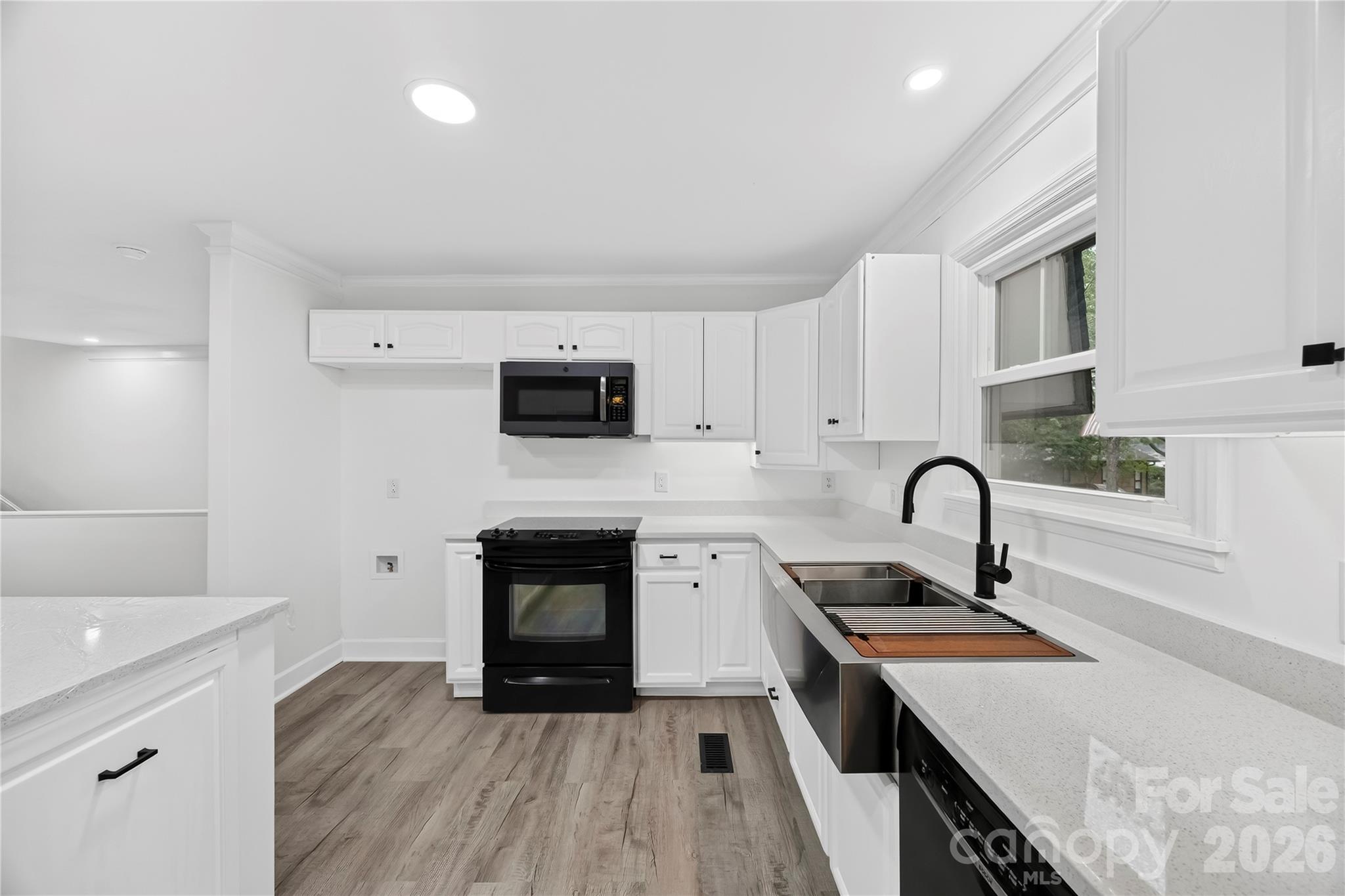 Beautifully renovated kitchen - 2087 Marquesas Avenue, Tega Cay