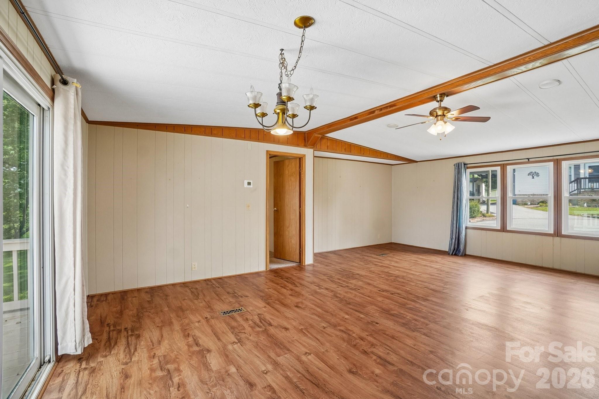 Single Family Residence at 303 Meadowbrook Court, Hendersonville, photo 5 of 43