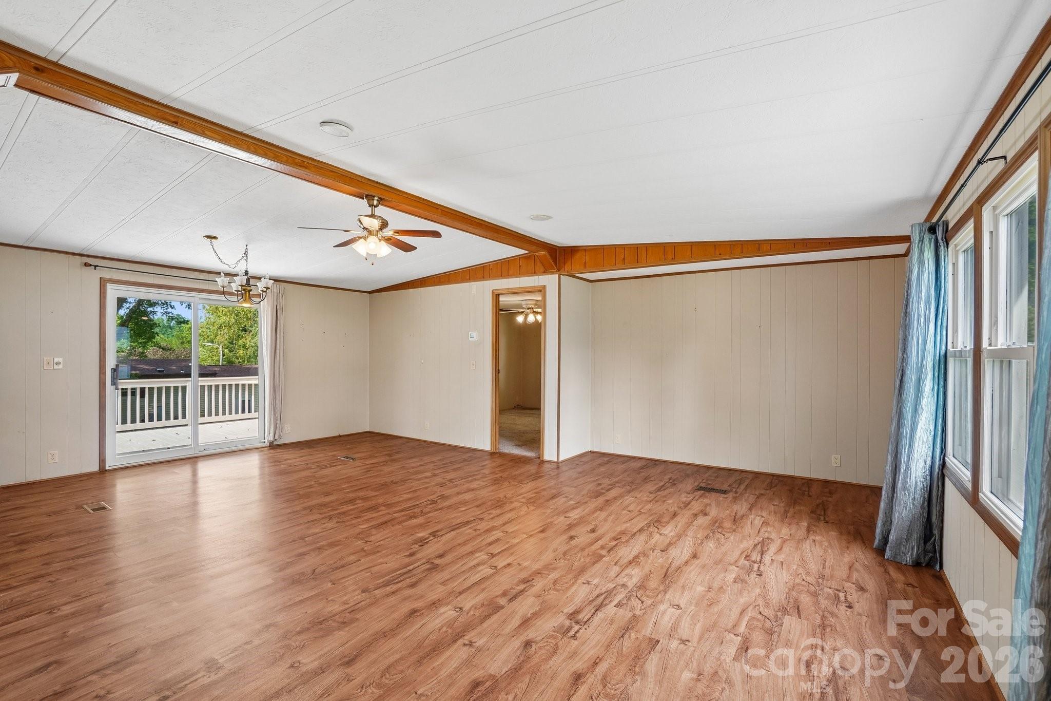 Single Family Residence at 303 Meadowbrook Court, Hendersonville, photo 7 of 43