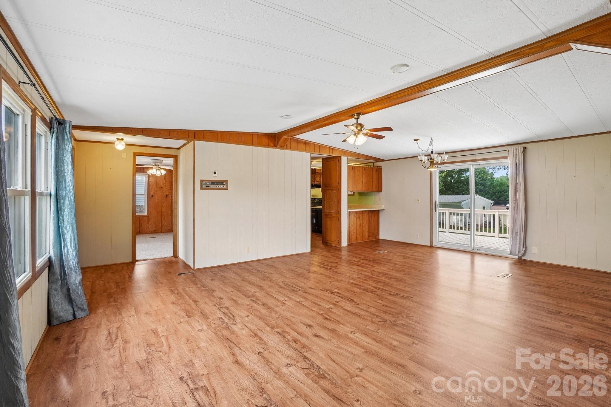 Single Family Residence at 303 Meadowbrook Court, Hendersonville, photo 9 of 43
