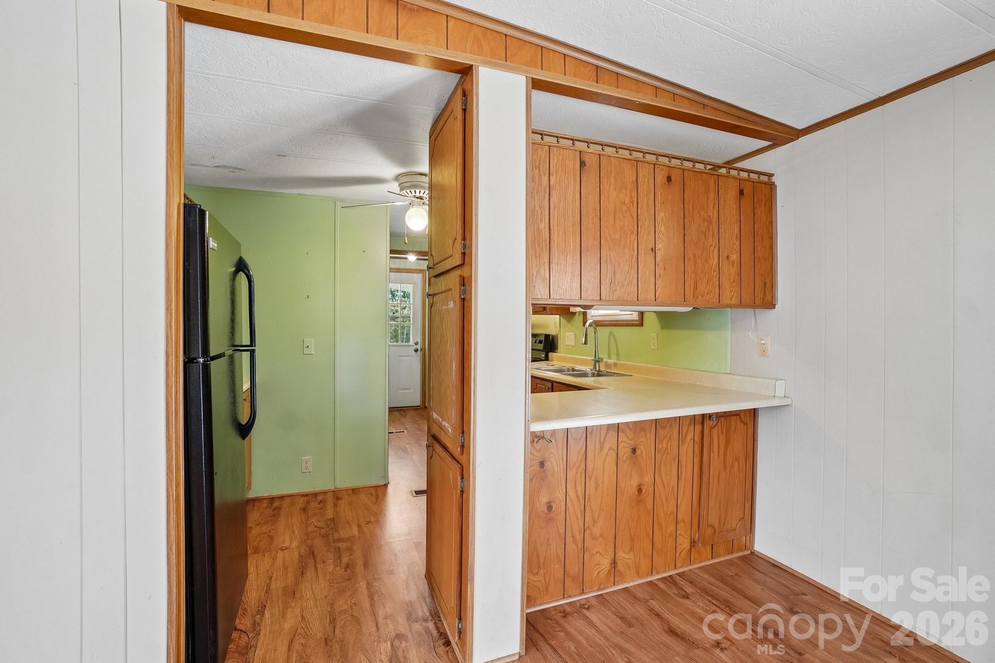 Single Family Residence at 303 Meadowbrook Court, Hendersonville, photo 11 of 43